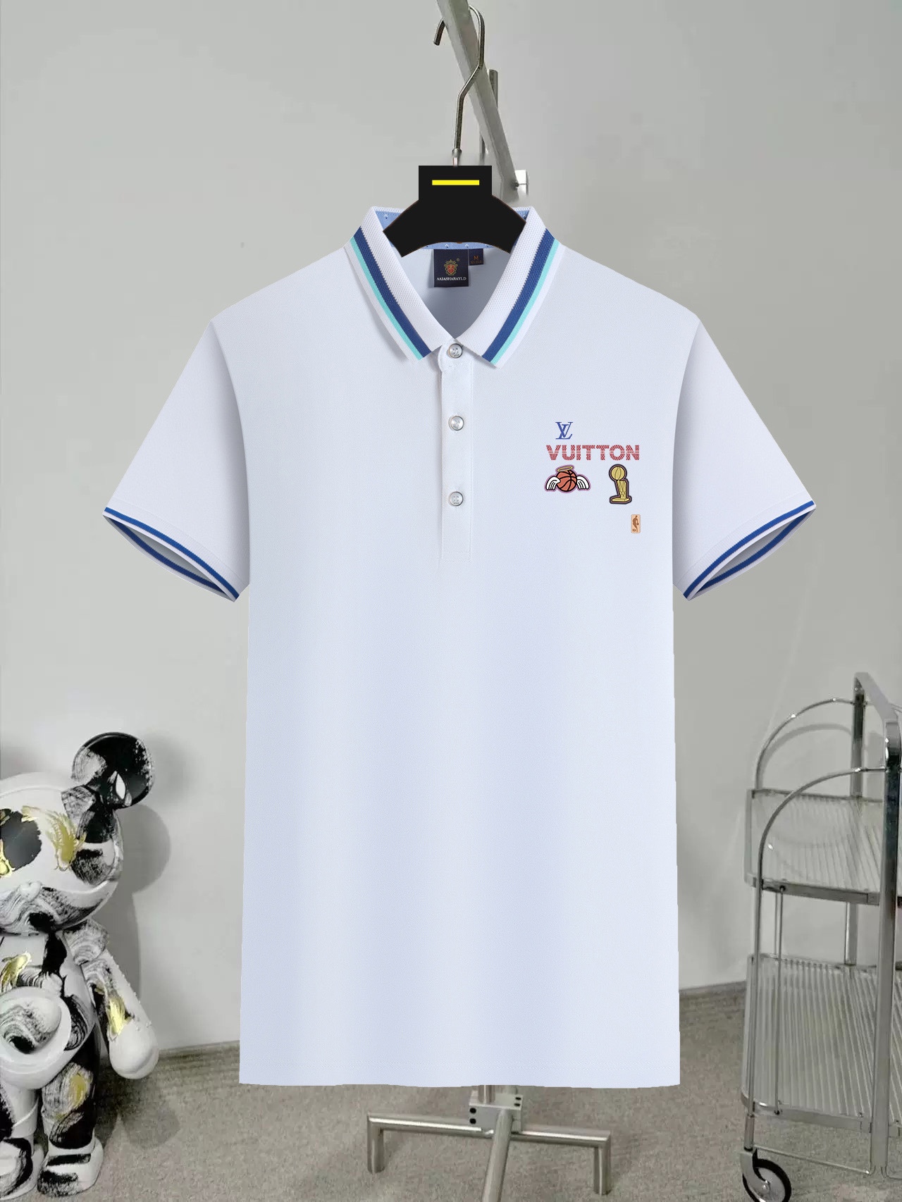 NO:122864,Wearable 240 catties, size M-6XL Louis Vuitton Lv Original quality Latest style Men's lapel short-sleeved T-shirt, high-end printed workmanship!  Selected counters to customize the top mercerized bead flooring fabric, all the details are perfectly 1-to-1 reproduction, restore the authenticity 100% original hardware, high-end customized auxiliary materials, original factory original standard, excellent upper body effect!  ,,louis vuitton,louis vuitton,T-shirt,tees,t-shirt,alexander wang19860909可穿240斤 码数M-6XL 路易威登Lv 原单品质 最新款 男装翻领短袖T恤 高级印花做工！精选专柜订制顶级丝光珠地棉进口面料 所有细节做工完美1比1复刻 还原正品百分百 原版五金 高端订制辅料 原厂原标 上身效果超赞！,,louis vuitton,louis vuitton,T-shirt,tees，t-shirt,alexander wang,Men's clothing