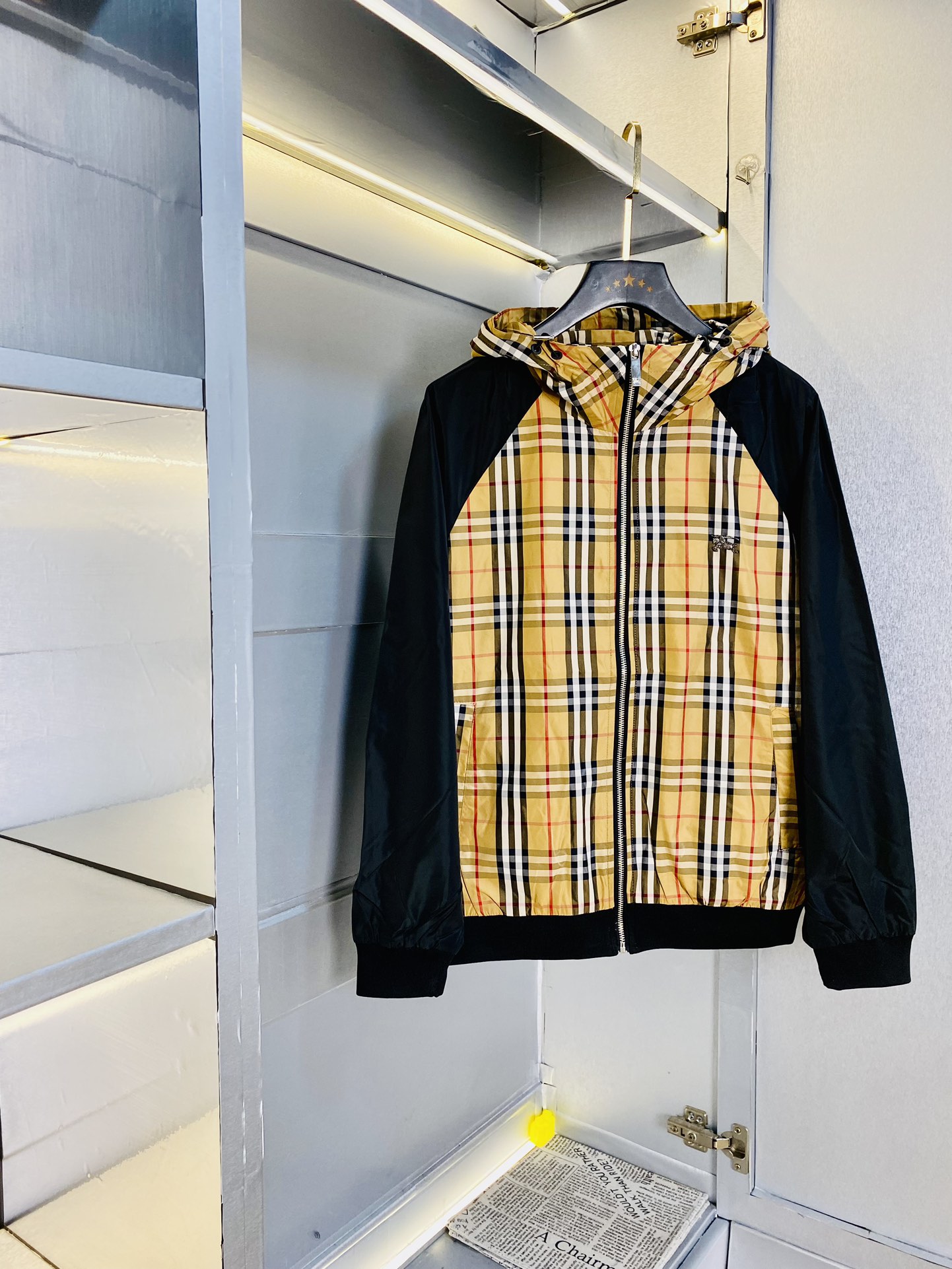 NO:124715,The original order on the official website can wear 190 kilogram Burberry 2025 early spring model!  New jacket, high-quality, original fabric, Internet celebrity, same style, custom hardware and accessories for opening molds, very comfortable, super versatile, beautiful jacket, non-market, ordinary version, random comparison, absolutely guaranteed quality, color, size M-3XL,,burberry,burberry,jackets & coats,jackets & coats,alexander wang19860909官网原单货 可穿190斤巴宝莉Burberry 2025早春款！新款外套夹克 高版本高品质 原版面料网红明星同款 开模定制五金辅料 感非常舒服 超级百搭好看的一款外套 非市场普通版本 随意对比 品质绝对保证 颜色图色 尺码M-3XL,,burberry,burberry,jackets & coats,jackets & coats,alexander wang,Men's clothing