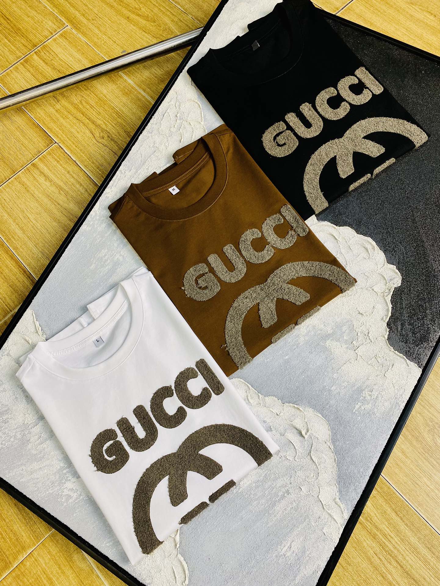 NO:154184,The same style on the official website can wear 205 kilograms Gucci Original single quality 2025 latest short-sleeved style selected counter custom-made top double mercerized cotton imported fabrics. All details are perfectly 100% replica of the original product. Original hardware, high-end customized auxiliary materials, original factory original standard, excellent upper body effect, code number M-4XL,,gucci,T-shirt,alexander wang19860909官网同款可穿205斤 古奇Gucci 原单品质 2025最新款短袖 精选专柜订制顶级双丝光棉进口面料 所有细节做工完美1比1复刻 还原正品百分百 原版五金 高端订制辅料 原厂原标 上身效果超赞 码数 M-4XL,,gucci,T-shirt,alexander wang,Men's clothing