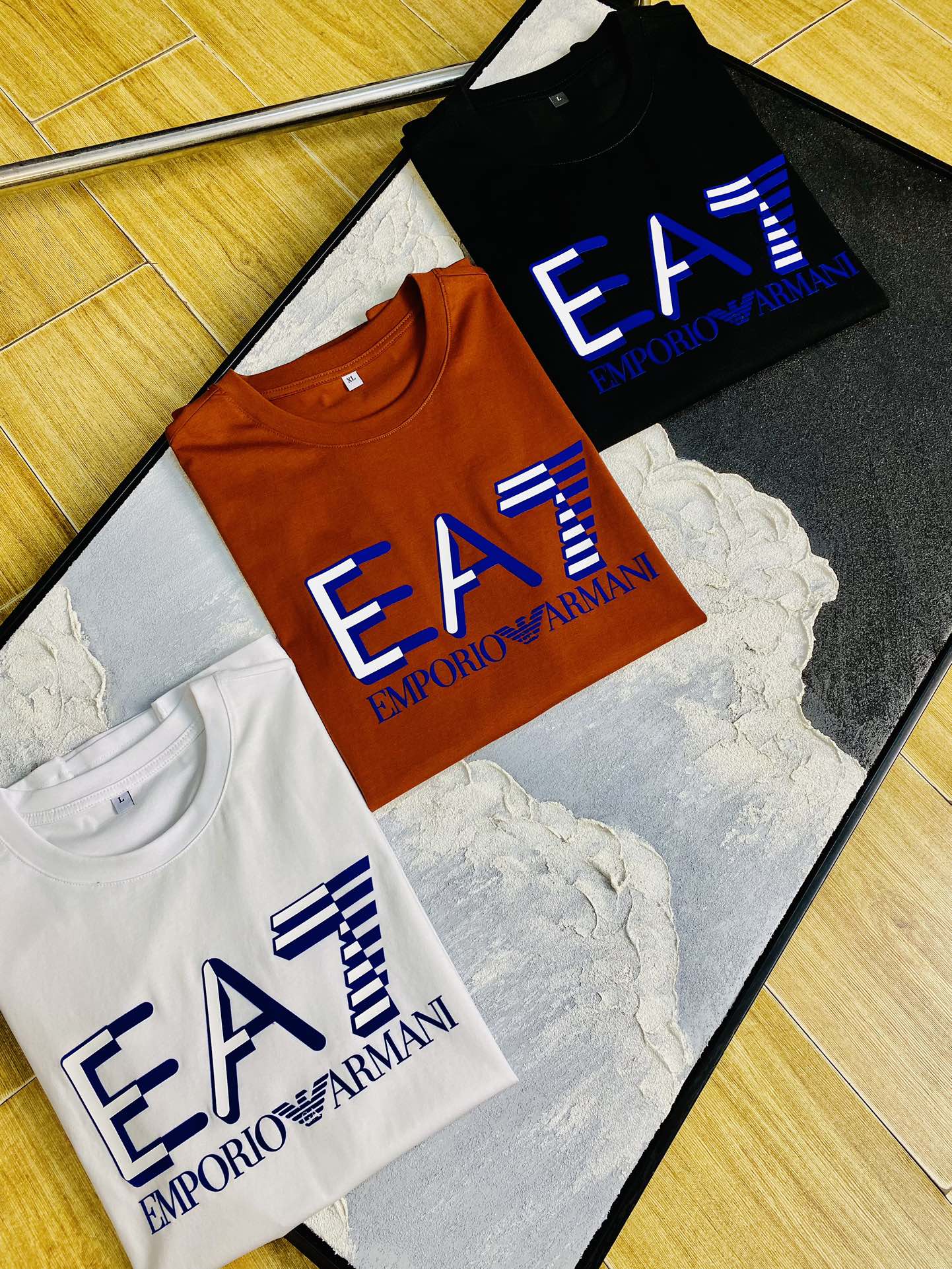 NO:452545,The same style on the official website can wear 205 catties Armani Armani Original single quality Latest short-sleeved special counter customized top-grade double mercerized cotton imported fabrics All details are perfectly 1 to 1 replicate, restore the authentic 100% original hardware High-end custom auxiliary materials Original factory original standard The upper body effect is excellent Number of codes M-4XL,,armani,armani,T-shirt,alexander wang19860909官网同款可穿205斤 阿玛尼Armani 原单品质 最新款短袖 精选专柜订制顶级双丝光棉进口面料 所有细节做工完美1比1复刻 还原正品百分百 原版五金 高端订制辅料 原厂原标 上身效果超赞 码数 M-4XL,,armani,armani,T-shirt,alexander wang,Men's clothing