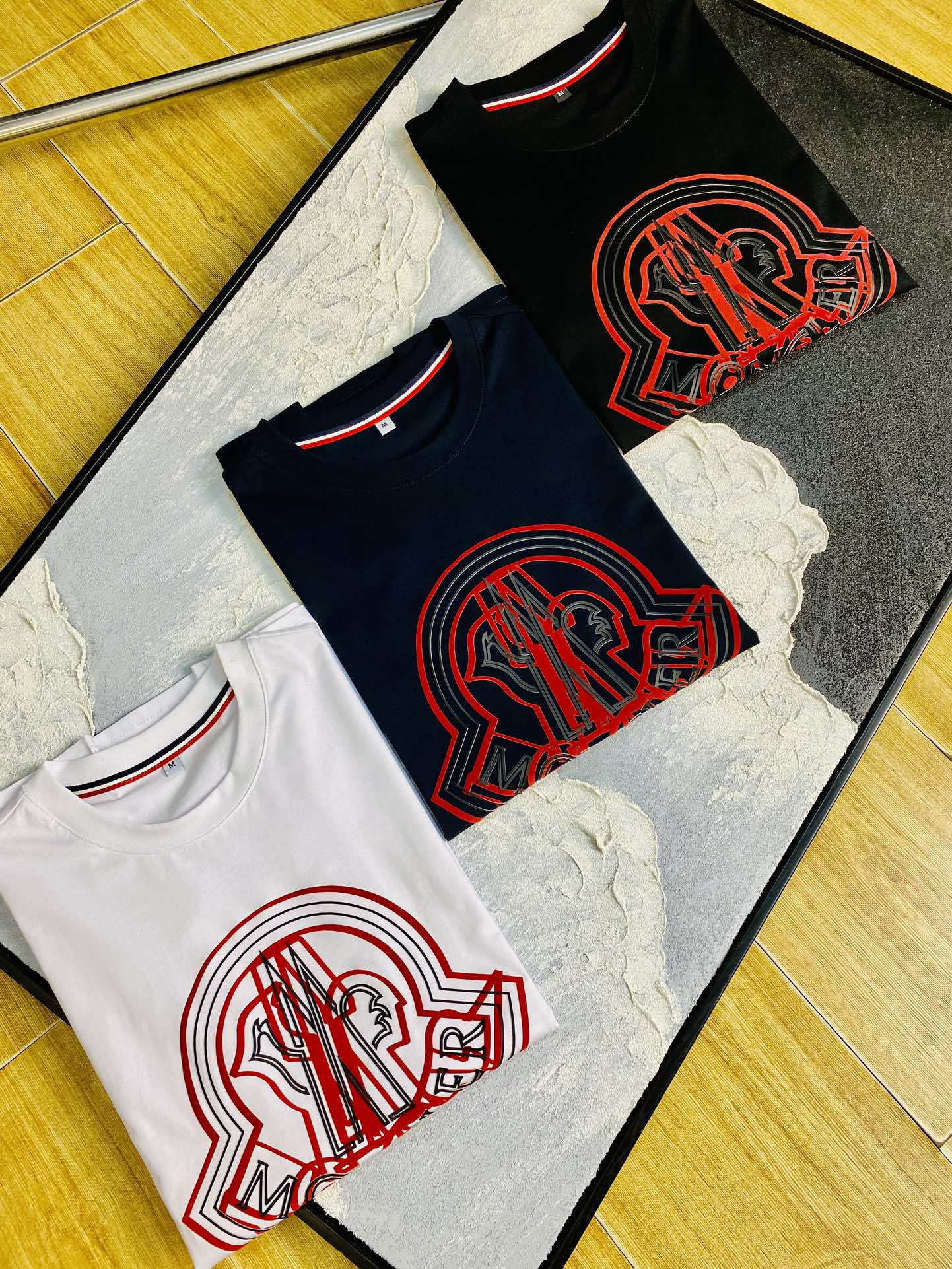 NO:154189,The same style on the official website can wear 205 catties. Moncler. Original single quality. The latest short-sleeved style of 2025. Selected counter customized top-grade double mercerized cotton imported fabric. All details are perfectly 100% replicated. Original hardware. High-end customized auxiliary materials. Original original mark. Excellent upper body effect. Number of codes. M-4XL,,christian louboutin,Moncler,T-shirt,alexander wang.19860909官网同款可穿205斤 蒙口Moncler 原单品质 2025最新款短袖 精选专柜订制顶级双丝光棉进口面料 所有细节做工完美1比1复刻 还原正品百分百 原版五金 高端订制辅料 原厂原标 上身效果超赞 码数 M-4XL,,christian louboutin,Moncler,T-shirt,alexander wang,Men's clothing