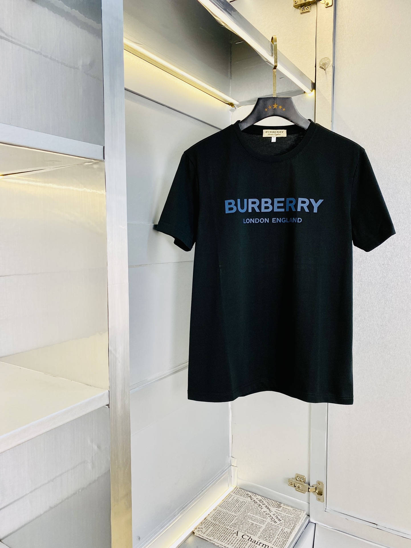 NO:460111,Wear 240 pounds, gospel of fat, couples, size M-6XL, Burberry, original single quality, latest style, round neck short-sleeved T-shirt, selected counter customized top-grade double mercerized cotton imported fabric, all details are perfectly 1 to 1 replica, restore the authentic 100% original hardware, high-end customized auxiliary materials, original factory original standard, excellent upper body effect!  ,burberry,burberry,T-shirt,tees,t-shirt,alexander wang19860909穿240斤 胖子福音 情侣款 码数M-6XL 巴宝莉Burberry 原单品质 最新款 圆领短袖T恤衣服 精选专柜订制顶级双丝光棉进口面料 所有细节做工完美1比1复刻 还原正品百分百 原版五金 高端订制辅料 原厂原标 上身效果超赞！,,burberry,burberry,T-shirt,tees，t-shirt,alexander wang,Men's clothing