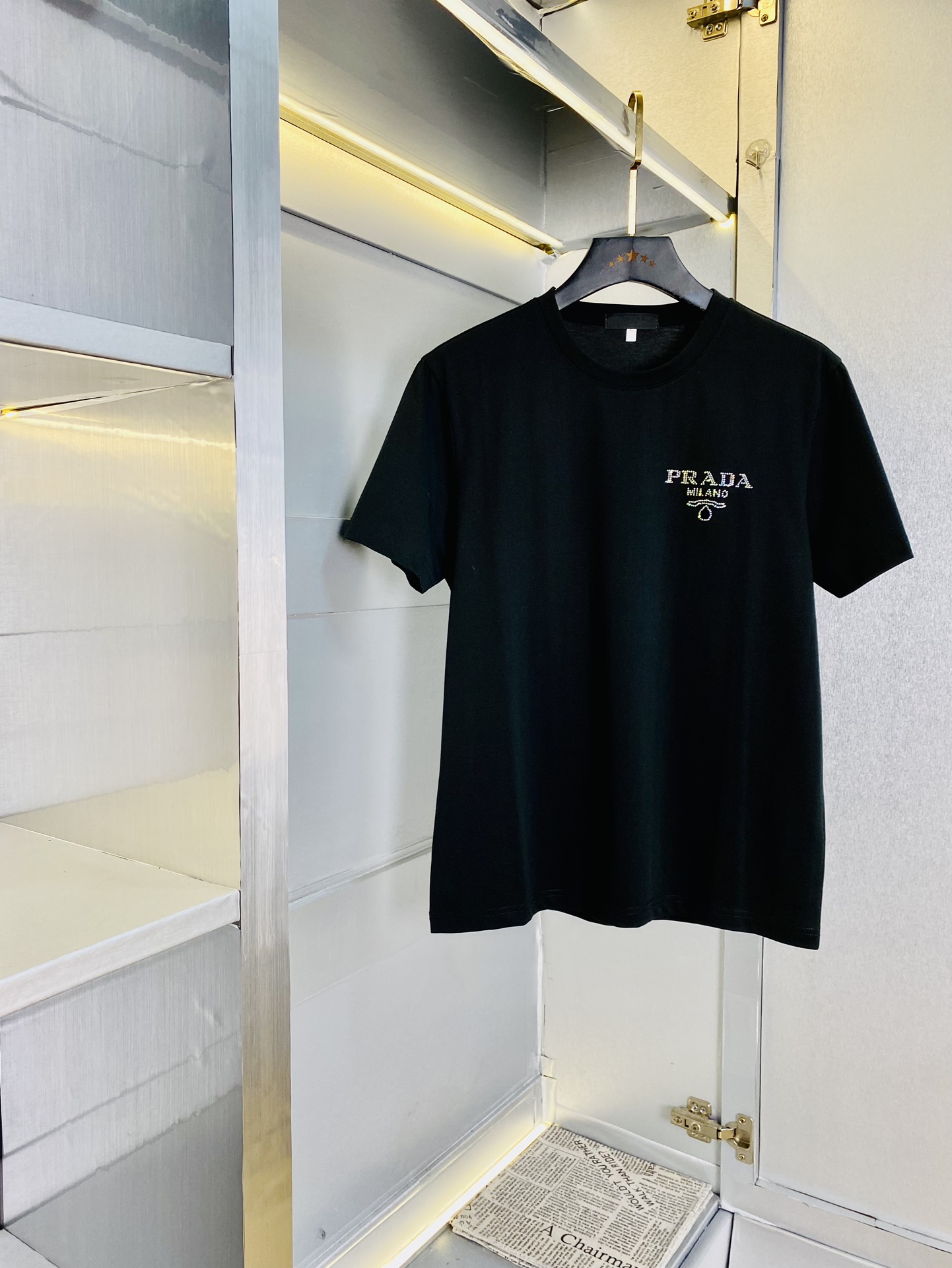 NO:460118,Wear 240 pounds, Fatty Gospel, Couple model, Size M-6XL, Prada Prada, Original quality, Latest style, Round neck short-sleeved T-shirt, Selected counter customized top-grade double mercerized cotton imported fabric, all details are perfectly 1 to 1 replica, restore the authentic 100% original hardware, high-end customized auxiliary materials, original factory original standard, the upper body effect is excellent!  ,,prada,prada,T-shirt,tees,t-shirt,alexander wang19860909穿240斤 胖子福音 情侣款 码数M-6XL 普拉达Prada 原单品质 最新款 圆领短袖T恤衣服 精选专柜订制顶级双丝光棉进口面料 所有细节做工完美1比1复刻 还原正品百分百 原版五金 高端订制辅料 原厂原标 上身效果超赞！,,prada,prada,T-shirt,tees，t-shirt,alexander wang,Men's clothing