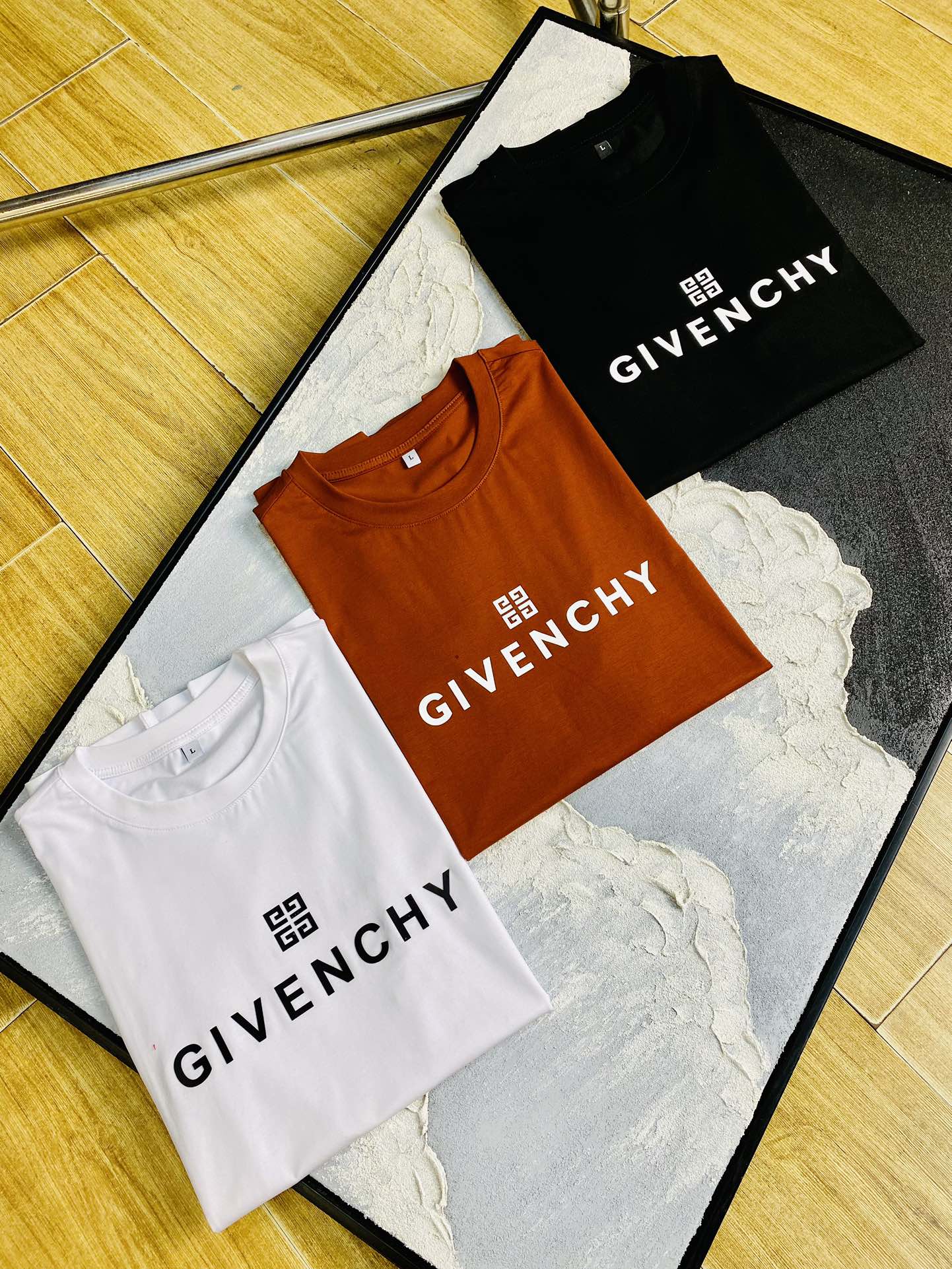 NO:132650,The same style on the official website can wear 205 catties. Givenchy Givenchy original single quality. The latest short-sleeved style. Selected counter customized top-grade double mercerized cotton imported fabric. All details are perfectly 100% replicated. Original hardware. High-end customized auxiliary materials. Original original mark. The upper body effect is excellent. Number of codes. M-4XL,, given, given, given, T-shirt, alexander wang.19860909官网同款可穿205斤 纪梵希Givenchy 原单品质 最新款短袖 精选专柜订制顶级双丝光棉进口面料 所有细节做工完美1比1复刻 还原正品百分百 原版五金 高端订制辅料 原厂原标 上身效果超赞 码数 M-4XL,,givenchy,givenchy,T-shirt,alexander wang,Men's clothing