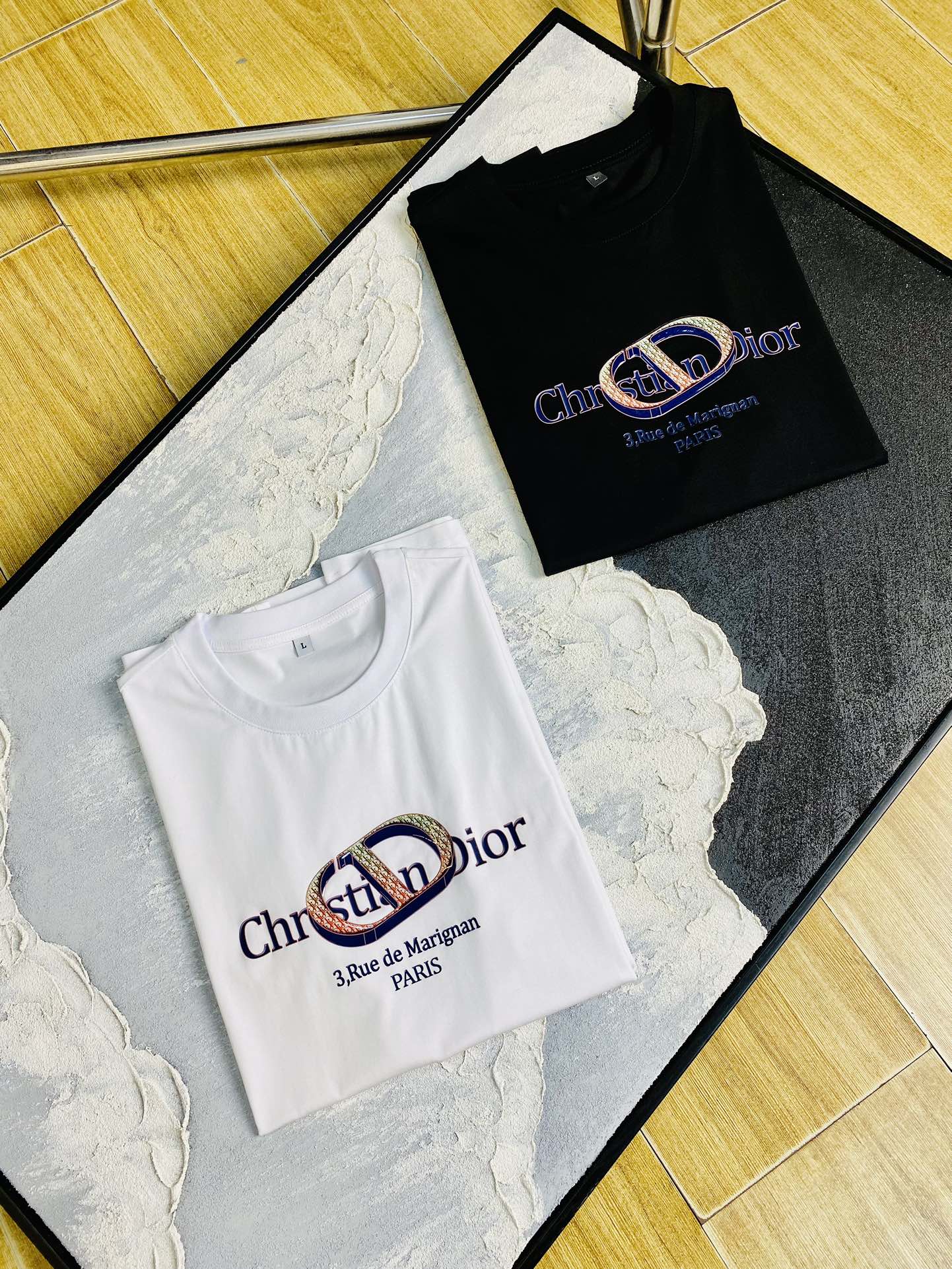 NO:730216,Support replacement after the year!  The same style on the official website can be worn up to 205 pounds. Dior Dior original quality 2025 latest short-sleeved. Selected counters to customize top-grade double mercerized cotton imported fabrics. All details are perfectly made and reproduced 1:1 to restore 100% authenticity. Original hardware. High-end customized accessories. Original factory original label. The upper body effect is great. Size M-4XL, dior, dior, T-shirt,19860909支持年后退换！ 官网同款可穿205斤 迪奥Dior 原单品质 2025最新款短袖 精选专柜订制顶级双丝光棉进口面料 所有细节做工完美1比1复刻 还原正品百分百 原版五金 高端订制辅料 原厂原标 上身效果超赞 码数 M-4XL,,dior,dior,T-shirt,,Men's clothing