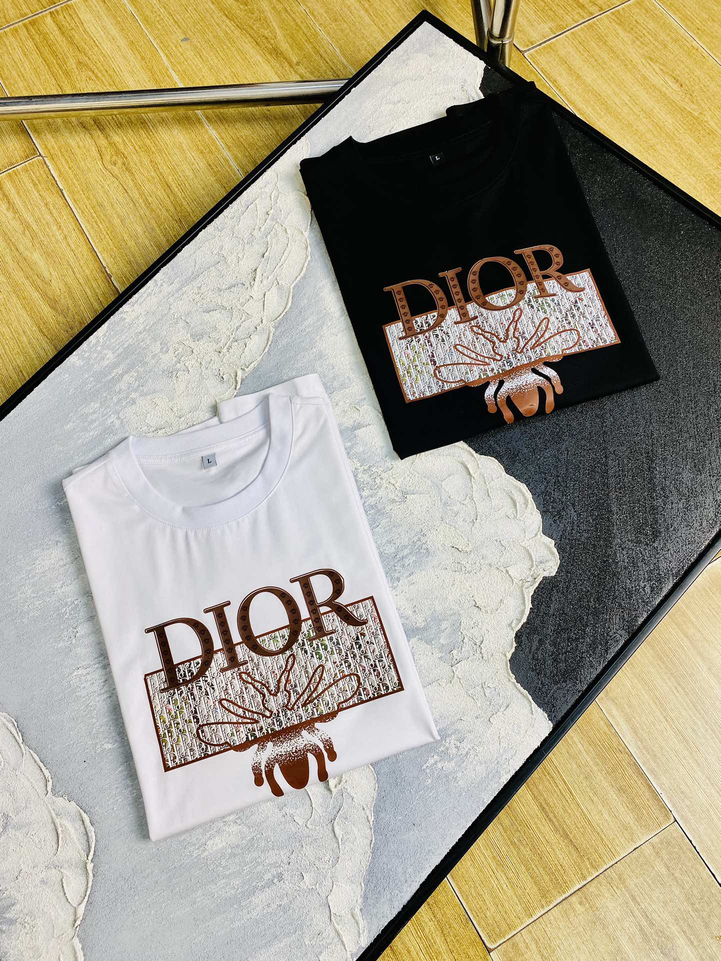 NO:427238,The same style on the official website can wear 205 catties Dior original single quality Latest short sleeves Selected counter custom-made top double mercerized cotton imported fabrics All details are perfectly 1 to 1 replicate, restore the authentic 100% original hardware High-end custom auxiliary materials Original factory original standard The upper body effect is excellent Number of codes M-4XL,,dior,dior,T-shirt,alexander wang19860909官网同款可穿205斤 迪奥Dior 原单品质 最新款短袖 精选专柜订制顶级双丝光棉进口面料 所有细节做工完美1比1复刻 还原正品百分百 原版五金 高端订制辅料 原厂原标 上身效果超赞 码数 M-4XL,,dior,dior,T-shirt,alexander wang,Men's clothing