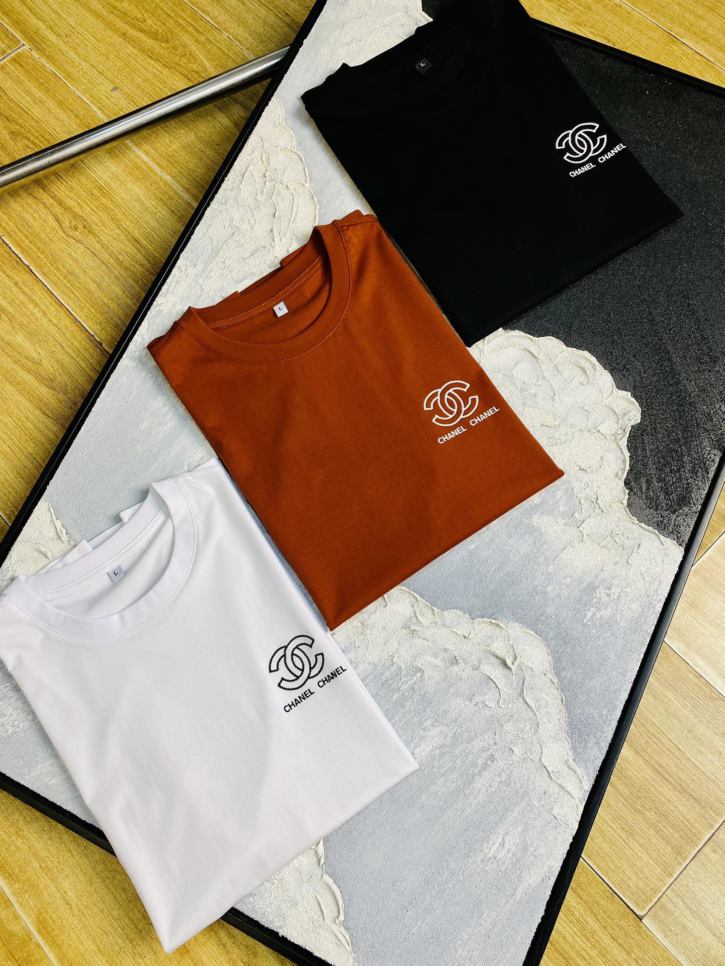 NO:427205,The same style on the official website can wear 205 catties Chanel Chanel original single quality Latest short sleeves Selected counter custom-made top double mercerized cotton imported fabrics All details are perfectly 1 to 1 replicate, restore the authentic 100% original hardware High-end custom auxiliary materials Original standard The upper body effect is excellent Number of codes M-4XL, chanel, chanel, T-shirt, alexander wang19860909官网同款可穿205斤 香奈儿Chanel 原单品质 最新款短袖 精选专柜订制顶级双丝光棉进口面料 所有细节做工完美1比1复刻 还原正品百分百 原版五金 高端订制辅料 原厂原标 上身效果超赞 码数 M-4XL,,chanel,chanel,T-shirt,alexander wang,Men's clothing