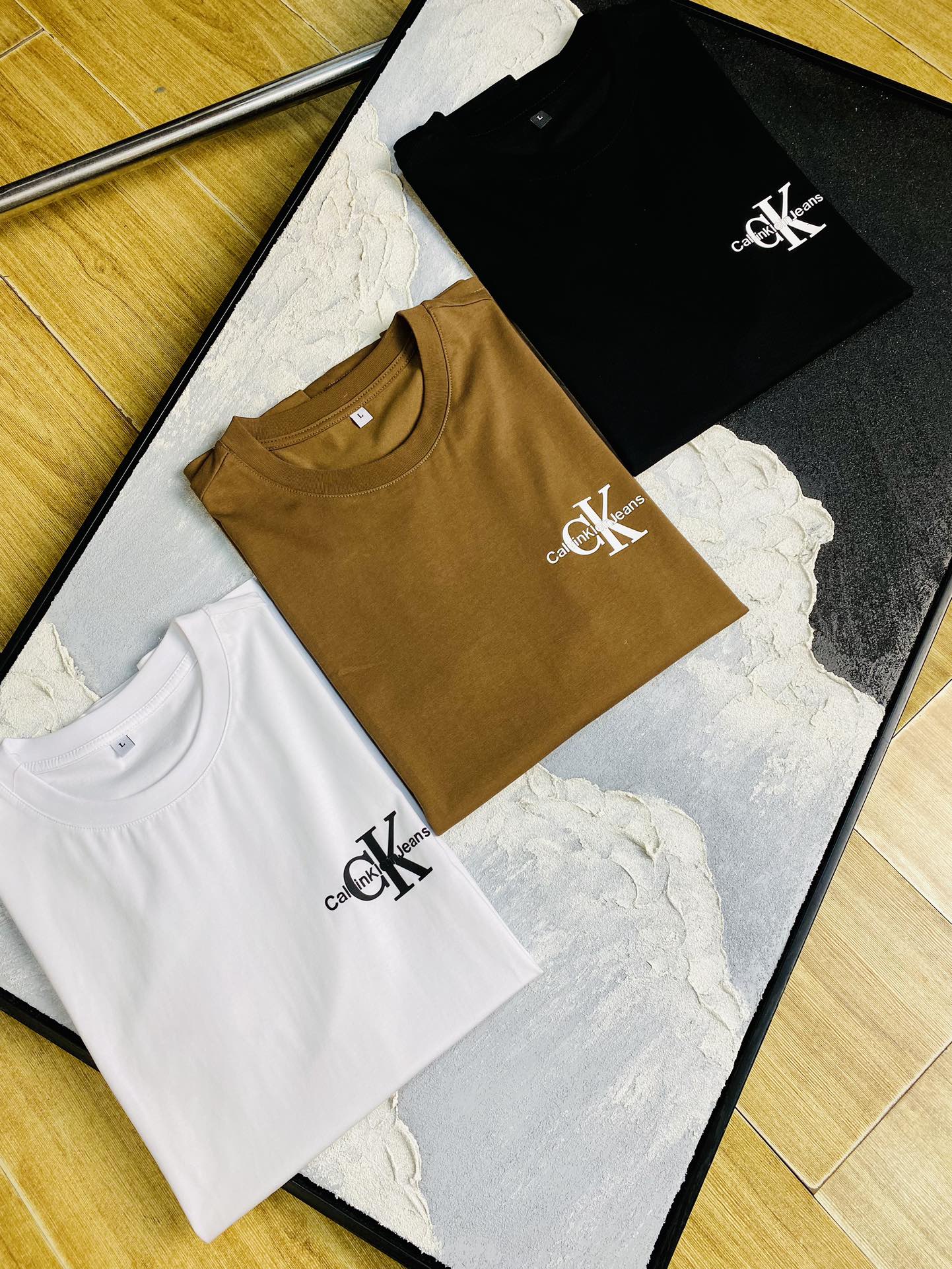 NO:446763,The same style on the official website can wear 205 catties Ck Original single quality Latest short sleeves Selected counter custom-made top double mercerized cotton imported fabrics All details are perfectly 1 to 1 replicate, restore the authentic 100% original hardware High-end custom auxiliary materials Original factory original standard The upper body effect is excellent Number of codes M-4XL,,T-shirt,alexander wang19860909官网同款可穿205斤 Ck 原单品质 最新款短袖 精选专柜订制顶级双丝光棉进口面料 所有细节做工完美1比1复刻 还原正品百分百 原版五金 高端订制辅料 原厂原标 上身效果超赞 码数 M-4XL,,T-shirt,alexander wang,Men's clothing