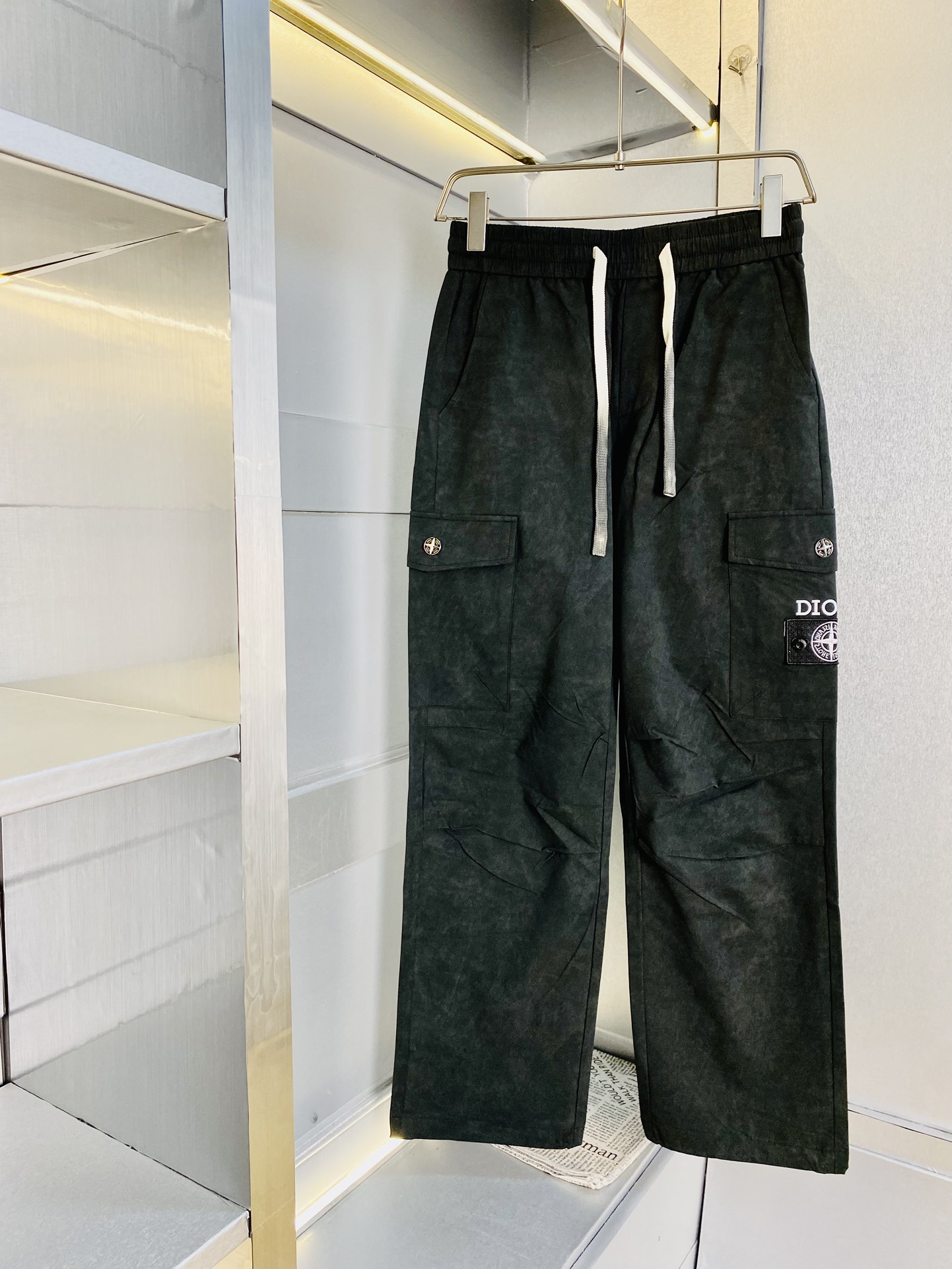 NO:128884,The original item on the official website can wear 220 kilogram Dior simple and fashionable Early spring casual pants, sweatpants, wardrobe elastic pants, wide-leg pants, long pants, very comfortable to wear, low-key and luxurious, very classy when worn, there is no need to say much about the trouser style and cutting, the upper body is exquisite and vivid. The truly first-class material. The truly palace-level casual pants elastic pants are made of Turkey cotton and produce the most famous tannin cloth. The quality is excellent, and the pants are soft after heavy washing!  Straight-footed style, not picky, absolutely stylish, expert design, extremely luxurious. Number of codes: M-4XL,,dior,dior,alexander wang19860909官网原单货 可穿220斤迪奥Dior 简约时尚 早春款休闲裤运动裤卫裤松紧裤阔腿裤长裤身穿着非常舒适 低调不失奢华 穿出去非常有档次,裤型款式和裁剪亦无需多言 上身精致跃然.真正一等一顶级质料 真正殿堂级的休闲裤松紧裤,选用土耳其的棉花 生产出最有名的单宁布 品质卓然,经过重水洗使得裤子很柔软！直脚的版型 不挑人 上身绝对的有型 达人设计 极度奢华.码数:M-4XL,,dior,dior,alexander wang,Men's clothing