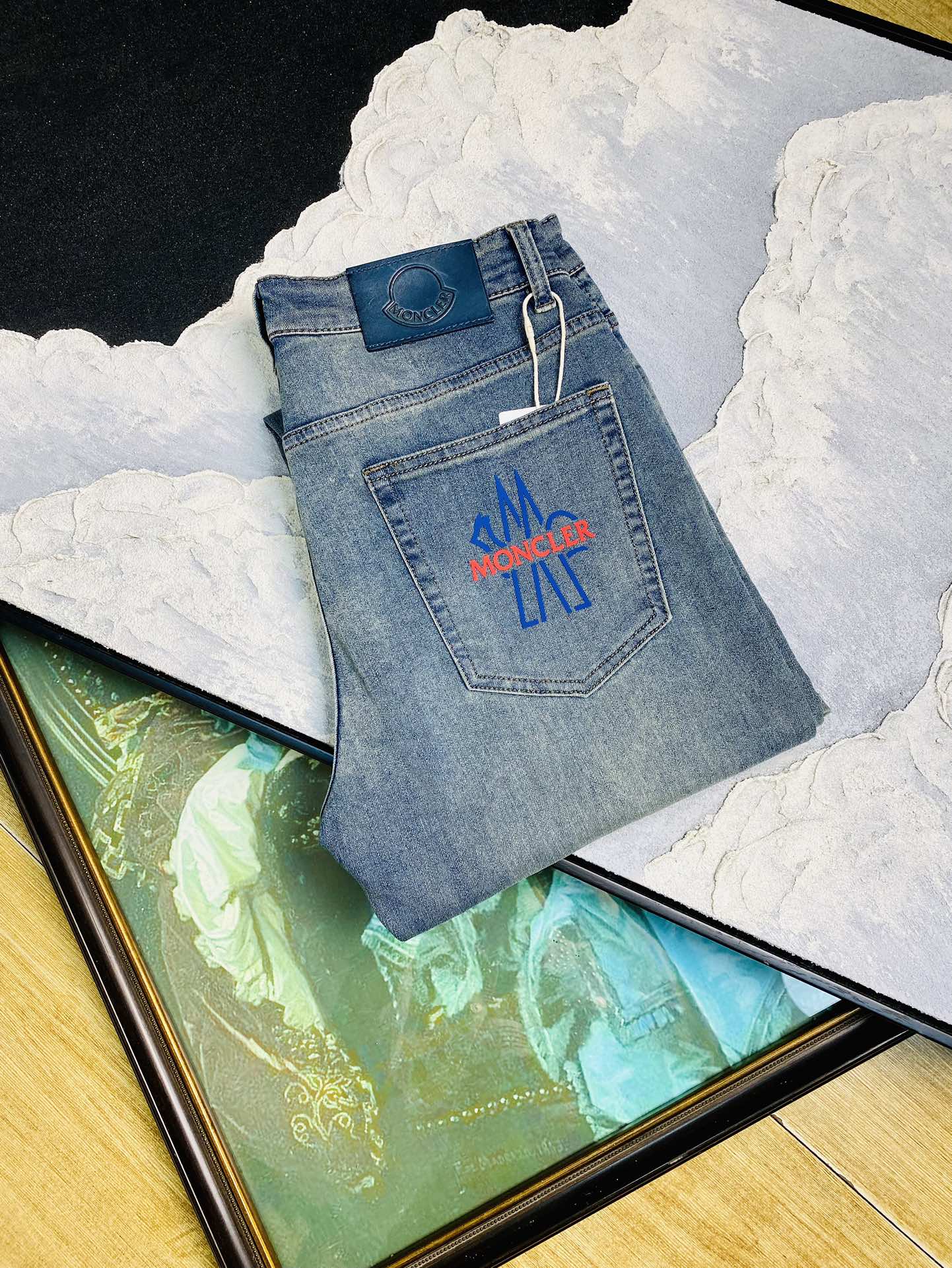 NO:147046,Original order, wearable pound mask, Moncler, the new early spring product with original hardware wash mark!  The counter is available at the same time, fashionable casual pants and elastic jeans, imported original fabrics, comfortable and breathable upper body, top-grade craft hardware accessories. The grade is extremely high, the style is super positive, and the upper body is fashionable and stylish!  A must-have item in the closet!  Size 29-38, christian louboutin, Moncler, jeans, alexander wang19860909原单货 可穿斤蒙口Moncler 早春新款狠货带原版五金洗水唛！专柜同步有售,时尚休闲裤弹力牛仔裤,进口原版面料,上身舒适透气,顶级工艺五金配饰.档次极高,版型超正,上身时尚有型！衣橱必备单品！尺码29-38,,christian louboutin,Moncler,jeans,alexander wang,Men's clothing