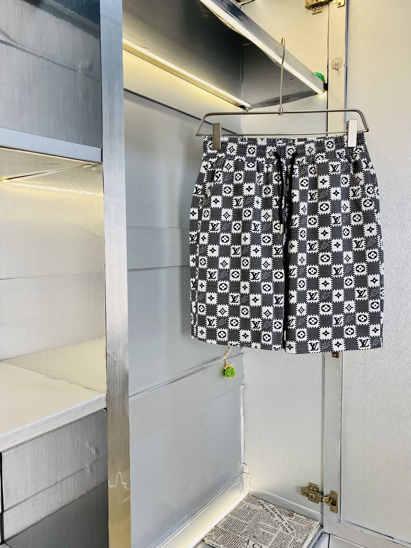 NO:128891,The gospel of the couple's fat man, 200 pounds to wear, Louis Vuitton Lv, a big recommendation!  The latest version of the 2025 summer essential counter series shorts, beach pants, five-quarter pants, casual pants, high-end customized original hardware. The upper body effect is super positive, the leg lines are fully demonstrated. The imported quick-drying fabric is provided by all customers. The texture is tight and delicate, the upper body is very comfortable and stylish, and it is extremely practical and versatile, which is very worth buying!  Requested recommendations from old customers!  Number of codes: M-3XL, louis vuitton,louis vuitton, shorts,alexander wang19860909情侣款胖子福音 200斤可穿 路易威登Lv 重磅推荐！2025夏季必备专柜系列最新款短裤沙滩裤五分裤休闲裤高端订制原版五金 上身效果超正,腿部线条完全得到彰显,全客供进口速干面料 纹理 紧致细腻,上身非常舒适有型,而且极为实穿百搭,非常值得入手！老客户必收推荐！ 码数:M-3XL,,louis vuitton,louis vuitton,shorts,alexander wang,Men's clothing