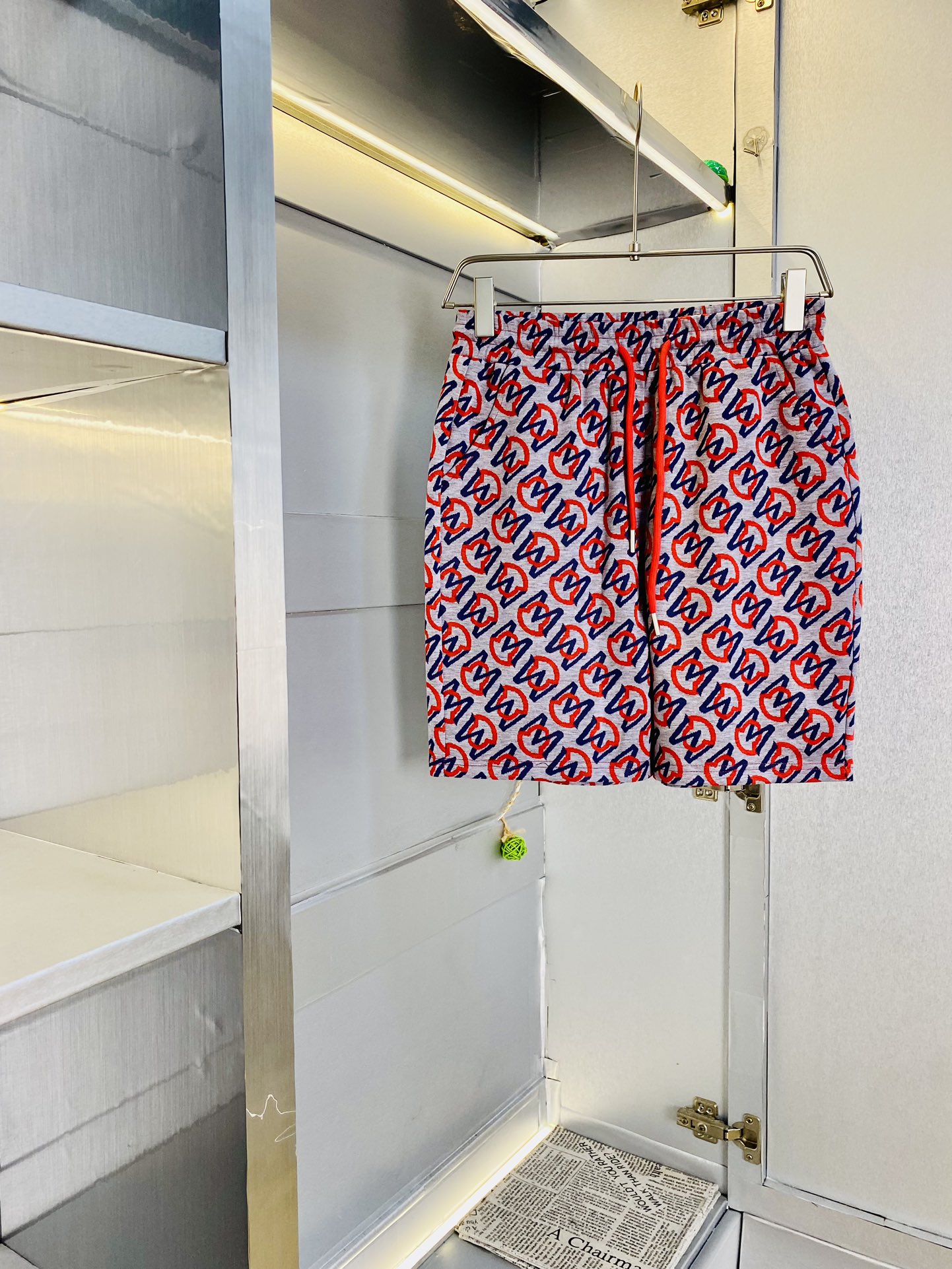 NO:128893,Gospel of Fatty Couple Style 200 pounds to wear, Moncler, a heavy recommendation!  The latest version of the 2025 summer essential counter series shorts, beach pants, five-quarter pants, casual pants, high-end customized original hardware. The upper body effect is super positive, the leg lines are fully demonstrated. The imported quick-drying fabric is provided by all customers. The texture is tight and delicate, the upper body is very comfortable and stylish, and it is extremely practical and versatile, which is very worth buying!  Requested recommendations from old customers!  Number of codes: M-3XL, christian louboutin, Moncler, shorts, alexander wang19860909情侣款胖子福音 200斤可穿 蒙口Moncler 重磅推荐！2025夏季必备专柜系列最新款短裤沙滩裤五分裤休闲裤高端订制原版五金 上身效果超正,腿部线条完全得到彰显,全客供进口速干面料 纹理 紧致细腻,上身非常舒适有型,而且极为实穿百搭,非常值得入手！老客户必收推荐！ 码数:M-3XL,,christian louboutin,Moncler,shorts,alexander wang,Men's clothing