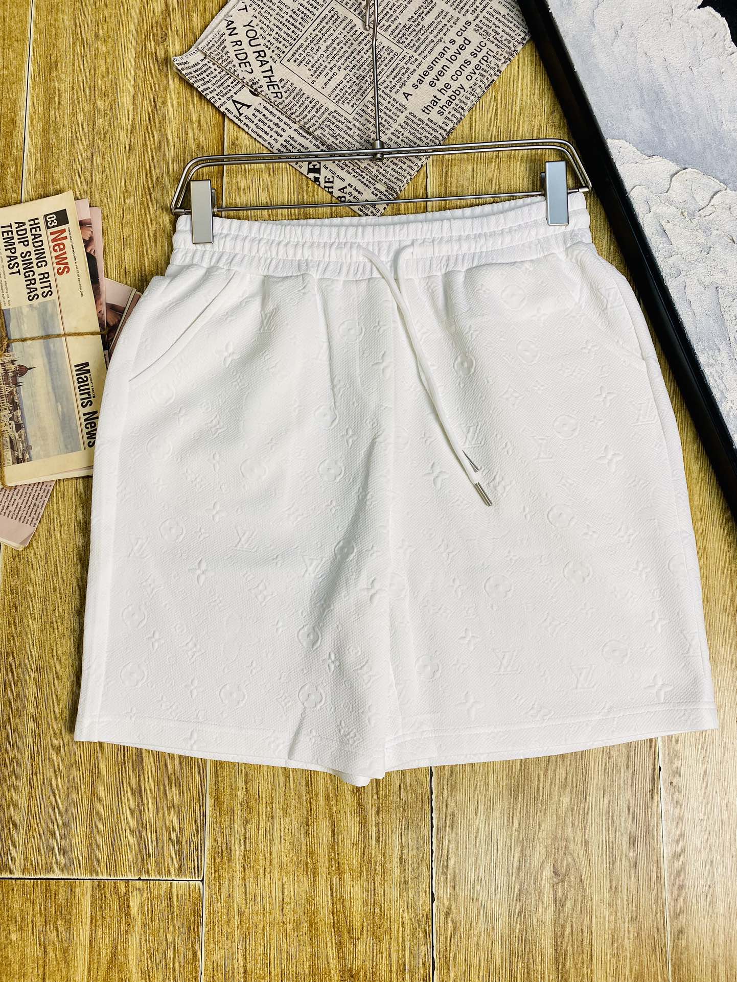 NO:138375,Couple style dark pattern jacquard style!  Fatty Gospel 200 pounds to wear Louis Vuitton Lv big recommendation!  The latest summer must-have counter series shorts, beach pants, five-quarter pants, casual pants, high-end customized original hardware. The upper body effect is super positive, the leg lines are fully demonstrated. The imported quick-drying fabric is provided by all customers. The texture is tight and delicate. The upper body is very comfortable and stylish, and it is extremely practical and versatile, which is very worth buying!  Requested recommendations from old customers!  Number of codes: M-3XL, louis vuitton,louis vuitton, shorts,alexander wang19860909情侣款暗纹提花款式！胖子福音 200斤可穿 路易威登Lv 重磅推荐！夏季必备专柜系列最新款短裤沙滩裤五分裤休闲裤高端订制原版五金 上身效果超正,腿部线条完全得到彰显,全客供进口速干面料 纹理 紧致细腻,上身非常舒适有型,而且极为实穿百搭,非常值得入手！老客户必收推荐！ 码数:M-3XL,,louis vuitton,louis vuitton,shorts,alexander wang,Men's clothing