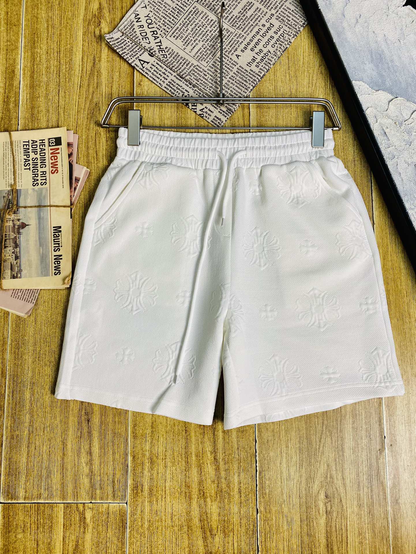 NO:128895,Couple style dark pattern jacquard style!  Fatty Gospel 200 pounds to wear. Chrome Hearts is a big recommendation!  The latest version of the 2025 summer essential counter series shorts, beach pants, five-quarter pants, casual pants, high-end customized original hardware. The upper body effect is super positive, the leg lines are fully demonstrated. The imported quick-drying fabric is provided by all customers. The texture is tight and delicate, the upper body is very comfortable and stylish, and it is extremely practical and versatile, which is very worth buying!  Requested recommendations from old customers!  Number of codes: M-3XL, chrome hearts, chrome hearts, shorts, alexander wang19860909情侣款暗纹提花款式！胖子福音 200斤可穿 克罗心Chrome Hearts 重磅推荐！2025夏季必备专柜系列最新款短裤沙滩裤五分裤休闲裤高端订制原版五金 上身效果超正,腿部线条完全得到彰显,全客供进口速干面料 纹理 紧致细腻,上身非常舒适有型,而且极为实穿百搭,非常值得入手！老客户必收推荐！ 码数:M-3XL,,chrome hearts,chrome hearts,shorts,alexander wang,Men's clothing
