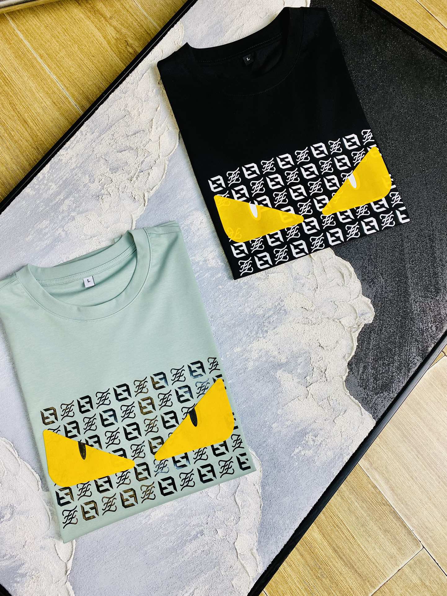 NO:136831,The same style on the official website can wear 205 catties. Fendi Fendi original single quality. The latest short-sleeved style. Selected counter customized top-grade double mercerized cotton imported fabric. All details are perfectly 100% replicated. Original hardware. High-end customized auxiliary materials. Original original mark. The upper body effect is excellent. Number of codes. M-4XL,,fendi,fendi,T-shirt,alexander wang.19860909官网同款可穿205斤 芬迪Fendi 原单品质 最新款短袖 精选专柜订制顶级双丝光棉进口面料 所有细节做工完美1比1复刻 还原正品百分百 原版五金 高端订制辅料 原厂原标 上身效果超赞 码数 M-4XL,,fendi,fendi,T-shirt,alexander wang,Men's clothing