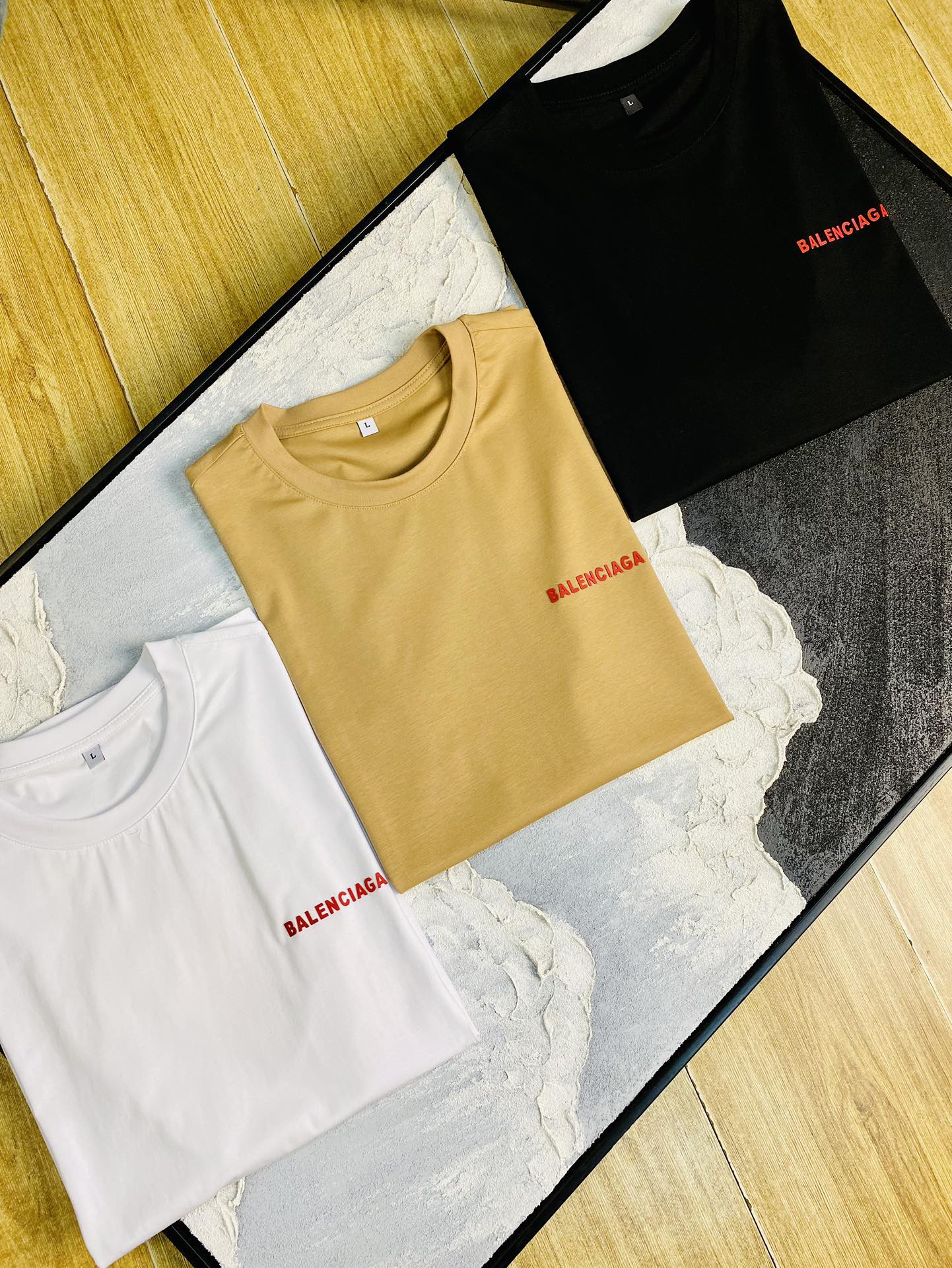 NO:132651,The same style on the official website can wear 205 catties. Balenciaga original single quality. The latest short-sleeved style. Selected counter customized top-grade double mercerized cotton imported fabric. All details are perfectly 100% replicated. Original hardware. High-end customized auxiliary materials. Original original mark. Excellent upper body effect. Number of codes. M-4XL,,balenciaga,balenciaga,T-shirt,alexander wang.19860909官网同款可穿205斤 巴黎世家Balenciaga 原单品质 最新款短袖 精选专柜订制顶级双丝光棉进口面料 所有细节做工完美1比1复刻 还原正品百分百 原版五金 高端订制辅料 原厂原标 上身效果超赞 码数 M-4XL,,balenciaga,balenciaga,T-shirt,alexander wang,Men's clothing