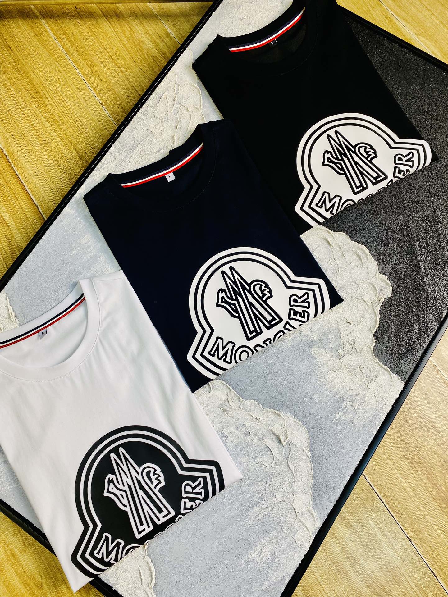 NO:140958,The same style on the official website can wear 205 catties. Moncler. Original single quality. Latest short-sleeved style. Customized top-grade double mercerized cotton imported fabrics for selected counters. All details are perfectly 100% replicated. Original hardware. High-end customized auxiliary materials. Original original mark. Excellent upper body effect. Number of codes. M-4XL,,christian louboutin,Moncler,T-shirt,alexander wang.19860909官网同款可穿205斤 蒙口Moncler 原单品质 最新款短袖 精选专柜订制顶级双丝光棉进口面料 所有细节做工完美1比1复刻 还原正品百分百 原版五金 高端订制辅料 原厂原标 上身效果超赞 码数 M-4XL,,christian louboutin,Moncler,T-shirt,alexander wang,Men's clothing