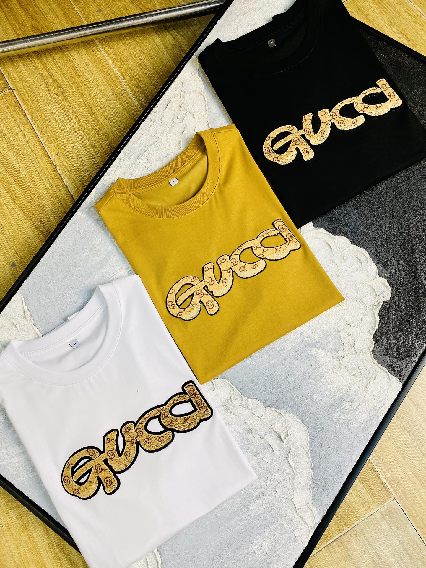 NO:131024,The same style on the official website can wear 205 kilograms Gucci Original single quality 2025 latest short-sleeved style selected counter custom-made top-grade double mercerized cotton imported fabrics. All details are perfectly 100% replica of the original product. Original hardware, high-end customized auxiliary materials, original factory original standard, excellent upper body effect, code number M-4XL,,gucci,T-shirt,alexander wang19860909官网同款可穿205斤 古奇Gucci 原单品质 2025最新款短袖 精选专柜订制顶级双丝光棉进口面料 所有细节做工完美1比1复刻 还原正品百分百 原版五金 高端订制辅料 原厂原标 上身效果超赞 码数 M-4XL,,gucci,T-shirt,alexander wang,Men's clothing