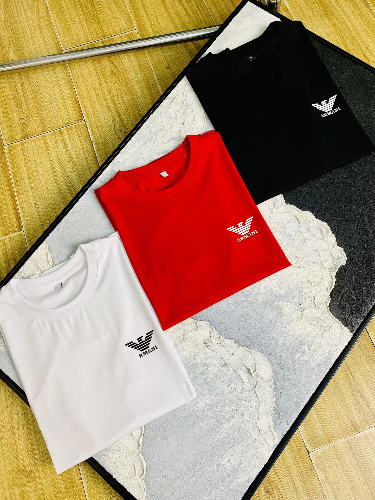 NO:462960,The same style on the official website can wear 205 catties Armani Armani Original single quality 2025 latest short-sleeved style selected counter custom-made top double mercerized cotton imported fabrics. All details are perfectly 100% replica of the original product. Original hardware, high-end customized auxiliary materials, original factory original standard, excellent upper body effect, M-4XL,,armani,armani,T-shirt,alexander wang19860909官网同款可穿205斤 阿玛尼Armani 原单品质 2025最新款短袖 精选专柜订制顶级双丝光棉进口面料 所有细节做工完美1比1复刻 还原正品百分百 原版五金 高端订制辅料 原厂原标 上身效果超赞 码数 M-4XL,,armani,armani,T-shirt,alexander wang,Men's clothing