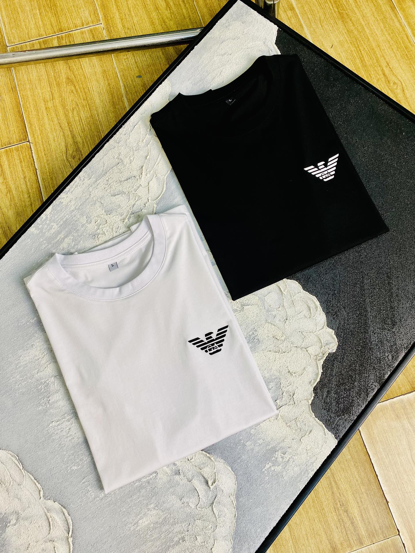 NO:449367,The same style on the official website can wear 205 catties Armani Armani Original single quality 2025 latest short-sleeved style selected counter custom-made top double mercerized cotton imported fabrics. All details are perfectly 100% replica of the original product. Original hardware, high-end customized auxiliary materials, original factory original standard, excellent upper body effect, M-4XL,,armani,armani,T-shirt,alexander wang19860909官网同款可穿205斤 阿玛尼Armani 原单品质 2025最新款短袖 精选专柜订制顶级双丝光棉进口面料 所有细节做工完美1比1复刻 还原正品百分百 原版五金 高端订制辅料 原厂原标 上身效果超赞 码数 M-4XL,,armani,armani,T-shirt,alexander wang,Men's clothing