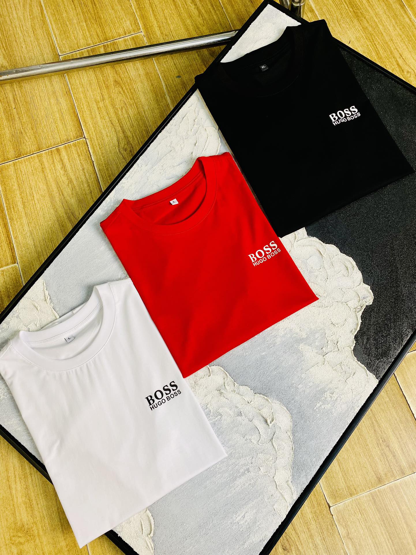 NO:510613,The same style on the official website can wear 205 kilograms Hugo Boss original single quality 2025 latest short-sleeved style selected counter custom-made top double mercerized cotton imported fabrics. All details are perfectly 100% replica of the original product. Original hardware. High-end customized auxiliary materials. Original original mark. Excellent upper body effect. Number of codes M-4XL,,T-shirt,alexander wang19860909官网同款可穿205斤 雨果博斯Boss 原单品质 2025最新款短袖 精选专柜订制顶级双丝光棉进口面料 所有细节做工完美1比1复刻 还原正品百分百 原版五金 高端订制辅料 原厂原标 上身效果超赞 码数 M-4XL,,T-shirt,alexander wang,Men's clothing