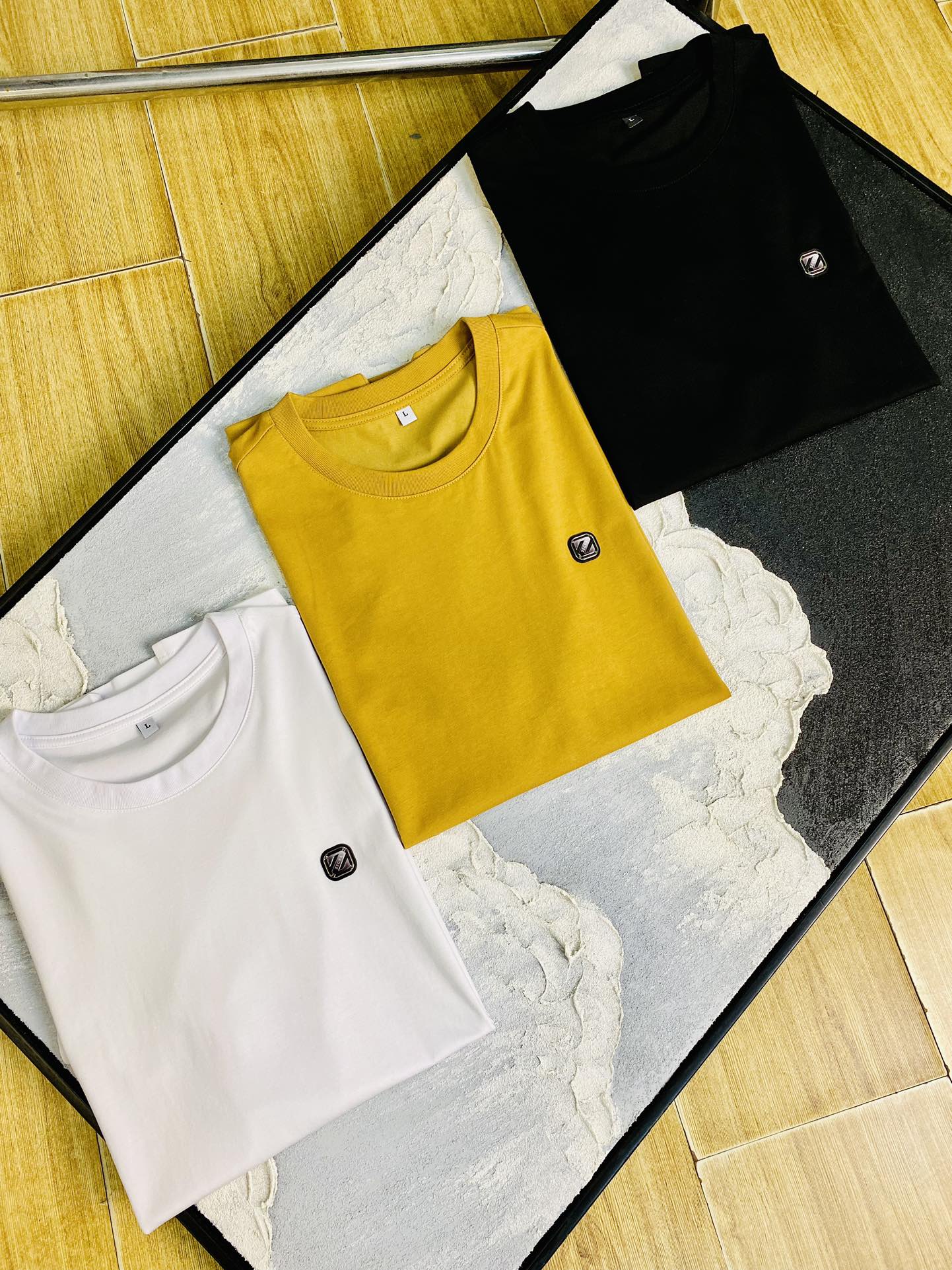 NO:510627,The same style on the official website can wear 205 catties. Zegna original single quality. The latest short-sleeved style of 2025. Selected counter customized top-grade double mercerized cotton imported fabric. All details are perfectly 100% replicated. Original hardware. High-end customized auxiliary materials. Original original mark. The upper body effect is excellent. Number of codes. M-4XL,,zegna,T-shirt,alexander wang.19860909官网同款可穿205斤 杰尼亚Zegna 原单品质 2025最新款短袖 精选专柜订制顶级双丝光棉进口面料 所有细节做工完美1比1复刻 还原正品百分百 原版五金 高端订制辅料 原厂原标 上身效果超赞 码数 M-4XL,,zegna,T-shirt,alexander wang,Men's clothing