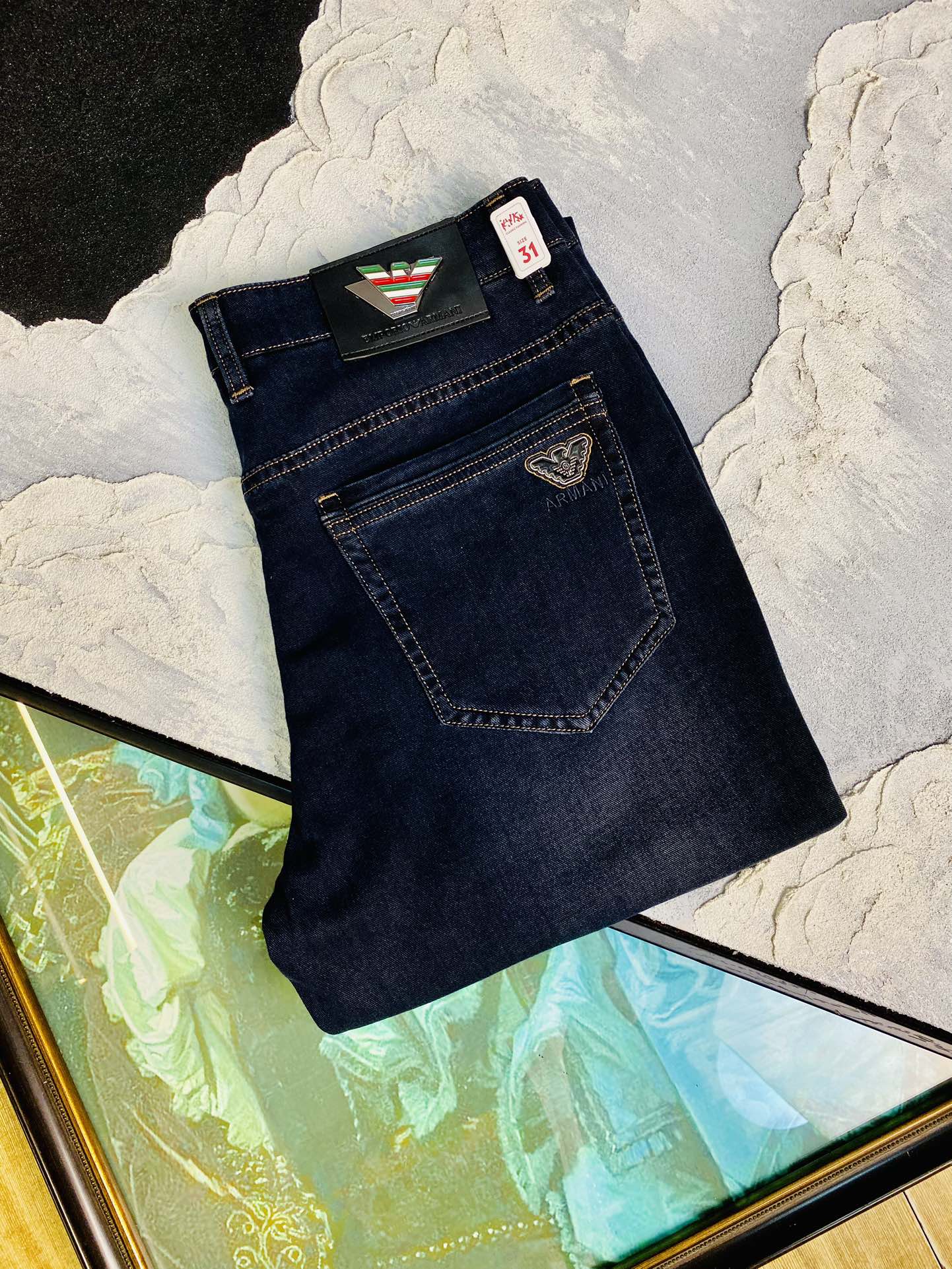 NO:486330,Armani 25ss Spring and Summer New Style Men's Small Straight Original Single Jeans New Style is super soft, elastic fabric, complex craftsmanship superimposed. Any washing step lasts for a few seconds and will become a completely different color effect, so it is more precious, especially long-lasting and odor-resistant... Choose the best tannin elastic texture, genuine leather leather cards, high-quality metal accessories... to create a unique and original jeans style!  Original hardware and accessories, super positive style, comfortable and breathable, extremely high grade, counter quality, and handsome upper body. Number of sizes 29-38, Armani, Armani, Jeans, alexander wang19860909阿玛尼Armani 25ss春夏新款 男士小直筒原单 牛仔裤 新款超柔软,弹力面料,复杂的手工艺叠加,任何一个洗水环节多停留几秒都会变成完全不一样的颜色效果,所以越加珍贵,特别持久、耐味…… 选用上乘的丹宁弹力质感,真皮皮牌、高定的金属辅料……打造出独特及原创的牛仔裤款型！原版五金辅料,版型超正,舒适透气,档次极高,专柜品质,上身帅气十足. 码数29-38,,armani,armani,jeans,alexander wang,Men's clothing