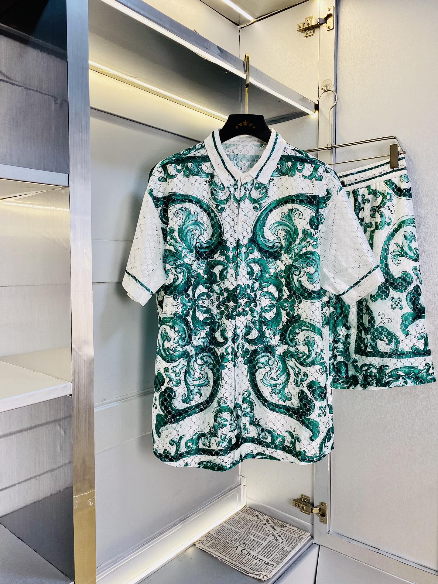 NO:128892,The original order of the official website can wear 210 kilograms. Dolce & Gabbana DG. Simple and fashionable. Summer and summer new hollow short sleeve suit. It is very comfortable to wear. It is low-key and luxurious. It is very classy when worn. The trouser style and cutting need no more words. The upper body is exquisite and vivid. The truly first-class quality is the real palace-grade casual pants, elastic pants, made of Turkey cotton, and the most famous tannin cloth. The quality is excellent. It has heavy washing and makes the pants very soft!  Straight-footed style, not picky, the upper body is absolutely stylish, extremely luxurious. Size: M-3XL (/130 catties wear M), Dolce&Gabbana, Dolce&Gabbana, shorts, T-shirt, alexander wang19860909官网原单货 可穿210斤 杜嘉班纳DG 简约时尚 夏季夏款新款镂空短袖套装短裤套装 身穿着非常舒适 低调不失奢华 穿出去非常有档次,裤型款式和裁剪亦无需多言 上身精致跃然.真正一等一顶级质料 真正殿堂级的休闲裤松紧裤,选用土耳其的棉花 生产出最有名的单宁布 品质卓然,经过重水洗使得裤子很柔软！直脚的版型 不挑人 上身绝对的有型 极度奢华.码数:M-3XL（/130斤穿M）,,Dolce&Gabbana,Dolce&Gabbana,shorts,T-shirt,alexander wang,Men's clothing