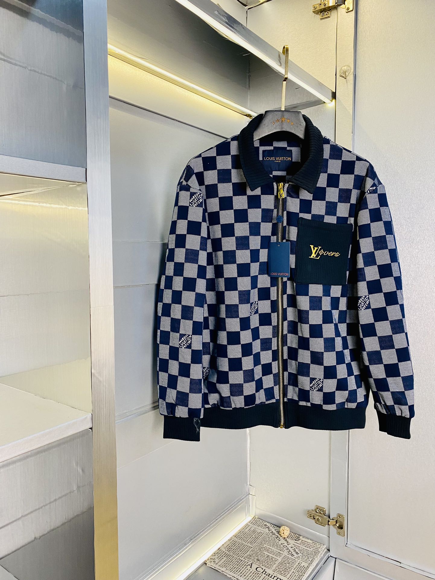 NO:138296,The original order of the official website can wear 190 catties Louis Vuitton Lv spring style!  New jacket jacket windbreaker, high-quality, original fabric, same style as internet celebrity, mold opening custom hardware accessories, very comfortable, super versatile, beautiful jacket, non-market, ordinary version, random comparison, absolutely guaranteed quality, color picture, size M-3XL,,louis vuitton,louis vuitton,jackets & coats,jackets & coats,alexander wang19860909官网原单货 可穿190斤路易威登Lv 春款！新款外套夹克防风衣 高版本高品质 原版面料网红明星同款 开模定制五金辅料 感非常舒服 超级百搭好看的一款外套 非市场普通版本 随意对比 品质绝对保证 颜色图色 尺码M-3XL,,louis vuitton,louis vuitton,jackets & coats,jackets & coats,alexander wang,Men's clothing