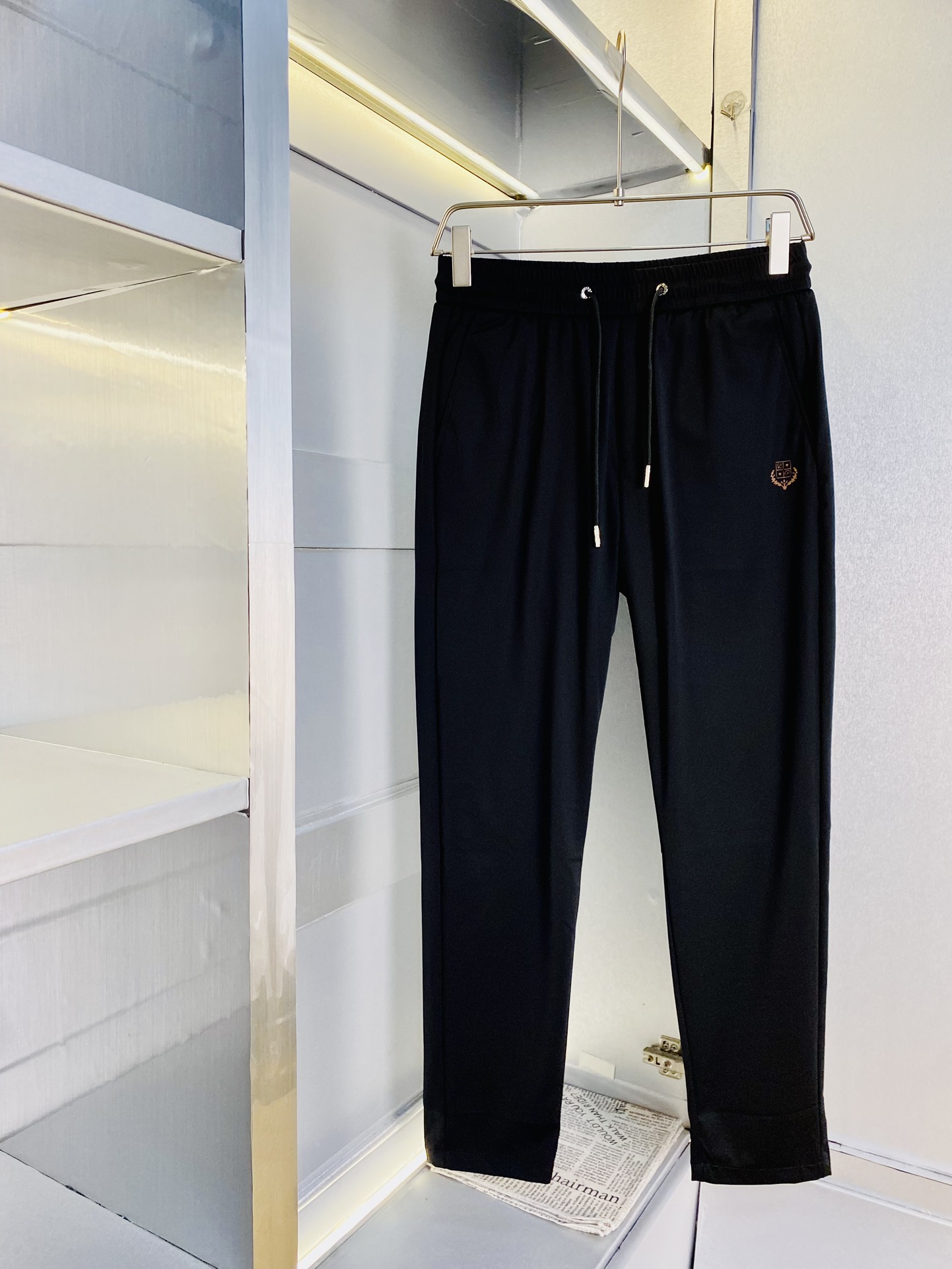 NO:427214,The original item on the official website can wear 220 kilograms of Nuoyoupianya Lp Simple and fashionable Straight casual pants trousers trousers trousers are very comfortable to wear, low-key and luxurious, very classy when worn, and there is no need to say much about the trousers style and cutting. The upper body is exquisite and vivid. The truly first-class quality is the real-class casual pants elastic pants, which are made of Turkey's cotton, produce the most famous tannin cloth. The quality is excellent, and the pants are soft after heavy washing!  Straight-footed style, not picky, absolutely stylish, expert design, extremely luxurious. Number of sizes: M-4XL, loro piano, alexander wang19860909官网原单货 可穿220斤诺悠翩雅Lp 简约时尚 直筒休闲裤长裤卫裤松紧裤身穿着非常舒适 低调不失奢华 穿出去非常有档次,裤型款式和裁剪亦无需多言 上身精致跃然.真正一等一顶级质料 真正殿堂级的休闲裤松紧裤,选用土耳其的棉花 生产出最有名的单宁布 品质卓然,经过重水洗使得裤子很柔软！直脚的版型 不挑人 上身绝对的有型 达人设计 极度奢华.码数:M-4XL,,loro piana,alexander wang,Men's clothing