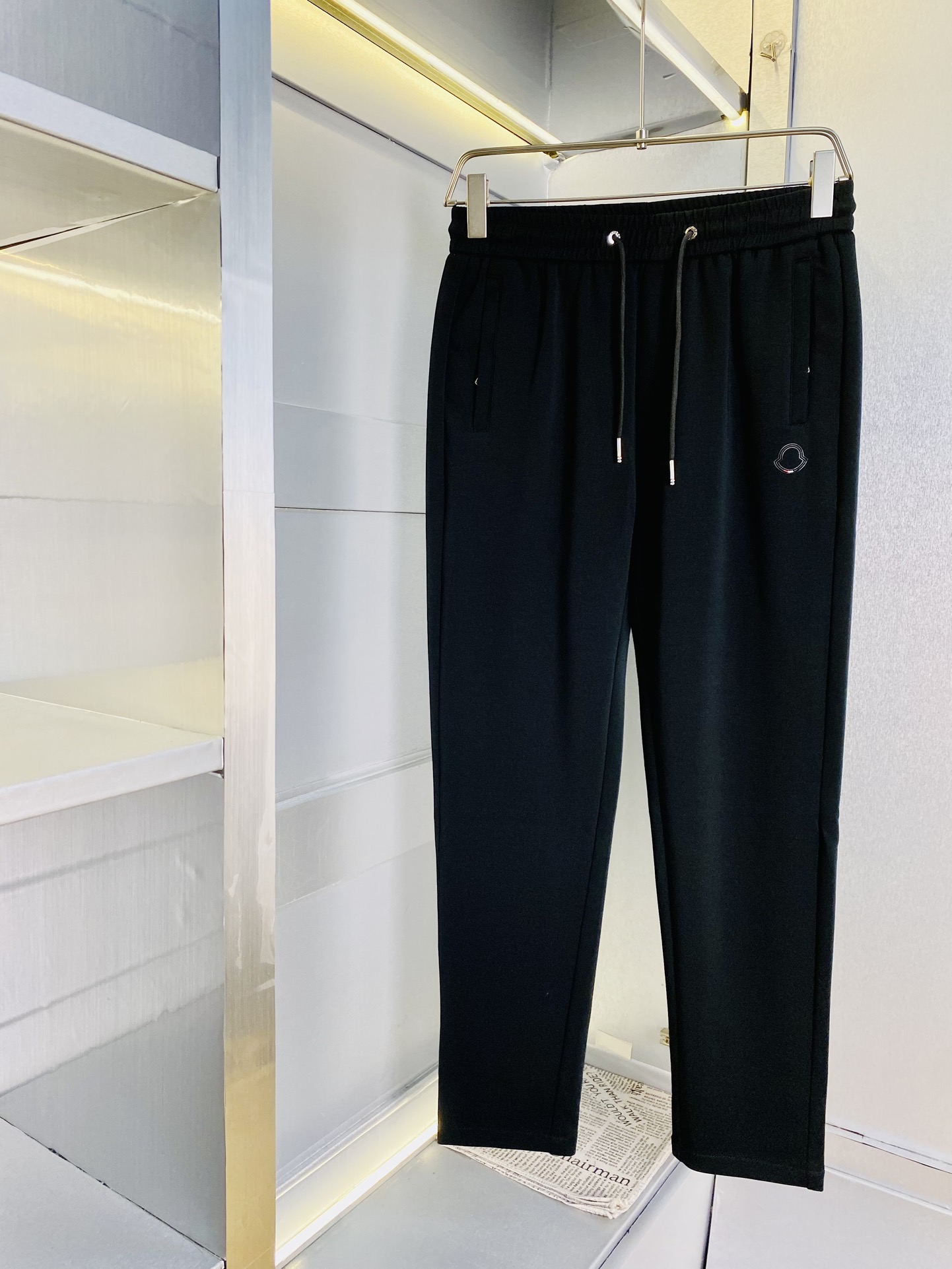 NO:474773,The original official website can wear 220 kilogram cover Moncler Simple and fashionable Straight casual pants trousers trousers trousers are very comfortable to wear, low-key and luxurious, very classy when worn, and there is no need to say much about the trousers style and cutting. The upper body is exquisite and vivid. The truly first-class quality is the real-class casual pants elastic pants, which are made of Turkey's cotton, produce the most famous tannin cloth. The quality is excellent, and the pants are soft after heavy washing!  Straight-footed style, not picky, absolutely stylish, expert design, extremely luxurious. Number of sizes: M-4XL, Moncler, alexander wang19860909官网原单货 可穿220斤蒙口Moncler 简约时尚 直筒休闲裤长裤卫裤松紧裤身穿着非常舒适 低调不失奢华 穿出去非常有档次,裤型款式和裁剪亦无需多言 上身精致跃然.真正一等一顶级质料 真正殿堂级的休闲裤松紧裤,选用土耳其的棉花 生产出最有名的单宁布 品质卓然,经过重水洗使得裤子很柔软！直脚的版型 不挑人 上身绝对的有型 达人设计 极度奢华.码数:M-4XL,,Moncler,alexander wang,Men's clothing