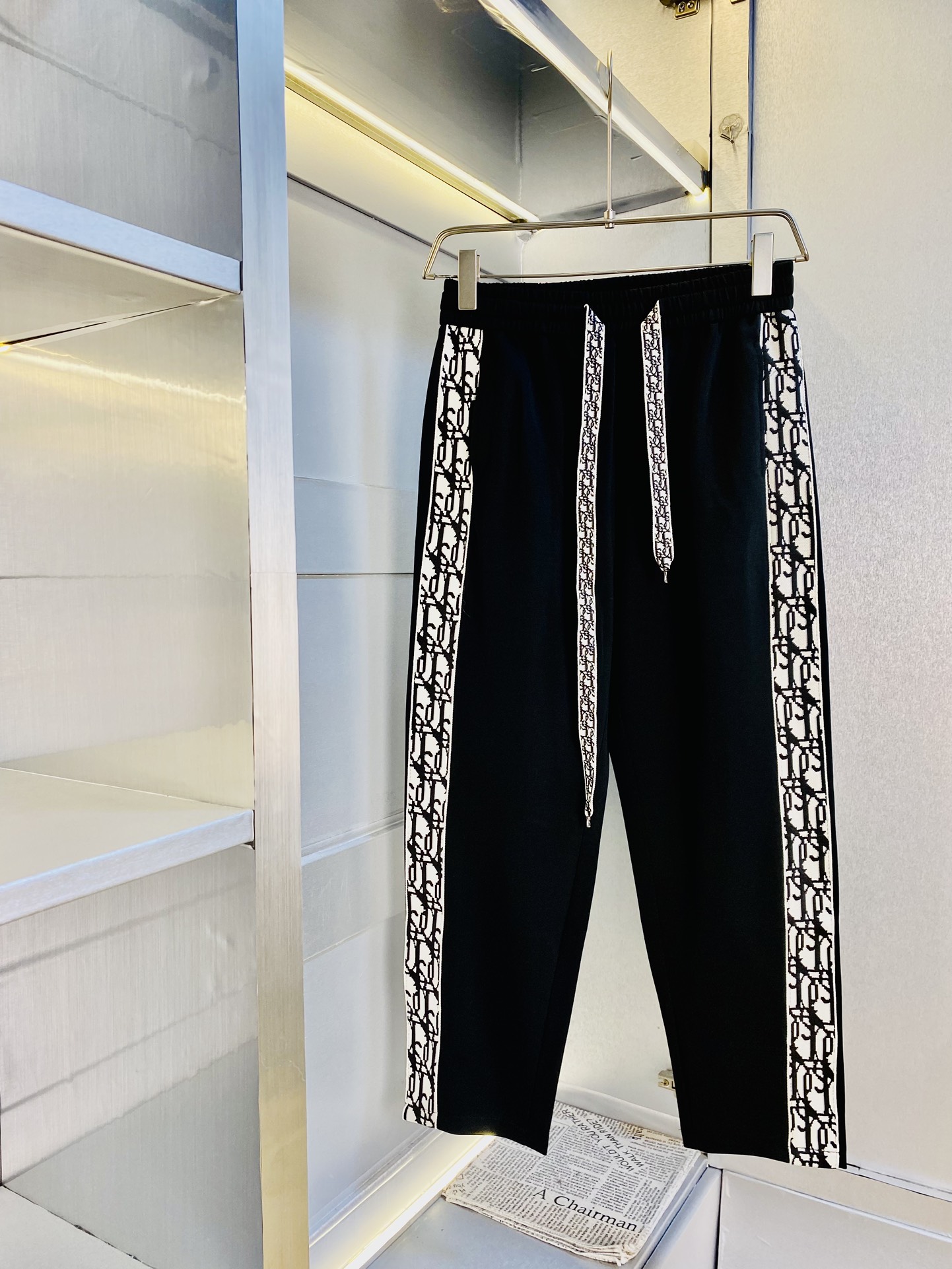 NO:136838,The original item on the official website can wear 200 kilogram Dior Simple and fashionable Straight casual pants trousers trousers trousers are very comfortable to wear, low-key and luxurious, very classy when worn, and there is no need to say much about the trousers style and cutting. The upper body is exquisite and vivid. The truly first-class quality is the real-class casual pants elastic pants, which are made of Turkey's cotton, produce the most famous tannin cloth. The quality is excellent, and the pants are soft after heavy washing!  Straight-footed style, not picky, absolutely stylish, expert design, extremely luxurious. Number of codes: M-4XL,,dior,dior,alexander wang19860909官网原单货 可穿200斤迪奥Dior 简约时尚 直筒休闲裤长裤卫裤松紧裤身穿着非常舒适 低调不失奢华 穿出去非常有档次,裤型款式和裁剪亦无需多言 上身精致跃然.真正一等一顶级质料 真正殿堂级的休闲裤松紧裤,选用土耳其的棉花 生产出最有名的单宁布 品质卓然,经过重水洗使得裤子很柔软！直脚的版型 不挑人 上身绝对的有型 达人设计 极度奢华.码数:M-4XL,,dior,dior,alexander wang,Men's clothing