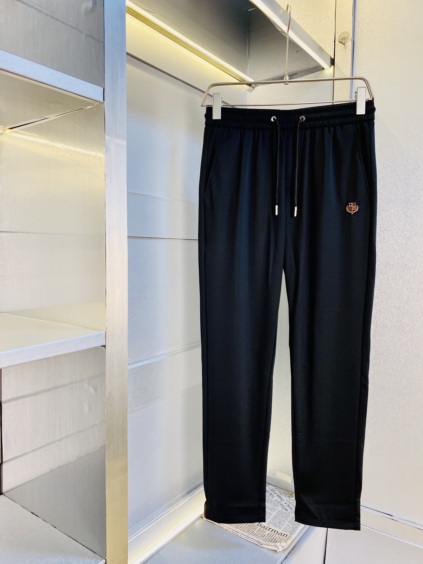 NO:136840,The original item on the official website can wear 220 kilograms of Nuoyoupianya Lp Simple and fashionable Straight casual pants trousers trousers trousers are very comfortable to wear, low-key and luxurious, very classy when worn, and there is no need to say much about the trousers style and cutting. The upper body is exquisite and vivid. The truly first-class quality is the real-class casual pants elastic pants, which are made of Turkey's cotton, produce the most famous tannin cloth. The quality is excellent, and the pants are soft after heavy washing!  Straight-footed style, not picky, absolutely stylish, expert design, extremely luxurious. Number of sizes: M-4XL, loro piano, alexander wang19860909官网原单货 可穿220斤诺悠翩雅Lp 简约时尚 直筒休闲裤长裤卫裤松紧裤身穿着非常舒适 低调不失奢华 穿出去非常有档次,裤型款式和裁剪亦无需多言 上身精致跃然.真正一等一顶级质料 真正殿堂级的休闲裤松紧裤,选用土耳其的棉花 生产出最有名的单宁布 品质卓然,经过重水洗使得裤子很柔软！直脚的版型 不挑人 上身绝对的有型 达人设计 极度奢华.码数:M-4XL,,loro piana,alexander wang,Men's clothing