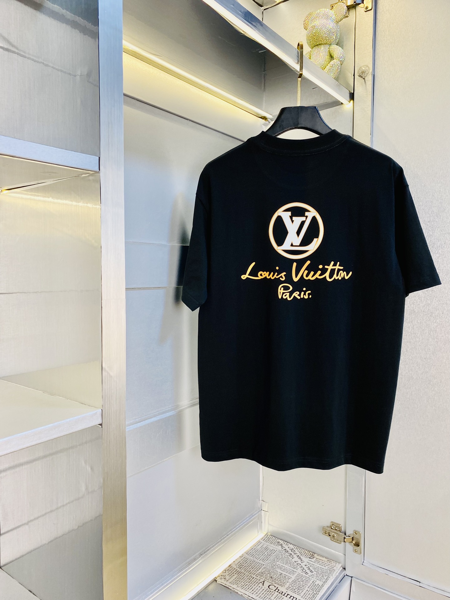 NO:472641,Wear 240 pounds, gospel of fat man, couple outfit Louis Vuitton Lv, original single quality, latest 2025 men's short-sleeved T-shirt, selected counter customized top mercerized cotton imported fabric, all details are perfectly 1 to 1 replica, restore the authentic 100% original hardware, high-end customized auxiliary materials, original factory original standard, excellent upper body effect!  S-3XL (175/130 catties wear S), louis vuitton,louis vuitton,t-shirt,tees,t-shirt,alexander wang19860909穿240斤 胖子福音 情侣装路易威登Lv 原单品质 2025最新款 男装短袖T恤 精选专柜订制顶级丝光棉进口面料 所有细节做工完美1比1复刻 还原正品百分百 原版五金 高端订制辅料 原厂原标 上身效果超赞！码数偏大S-3XL(175/130斤穿S),,louis vuitton,louis vuitton,T-shirt,tees，t-shirt,alexander wang,Men's clothing