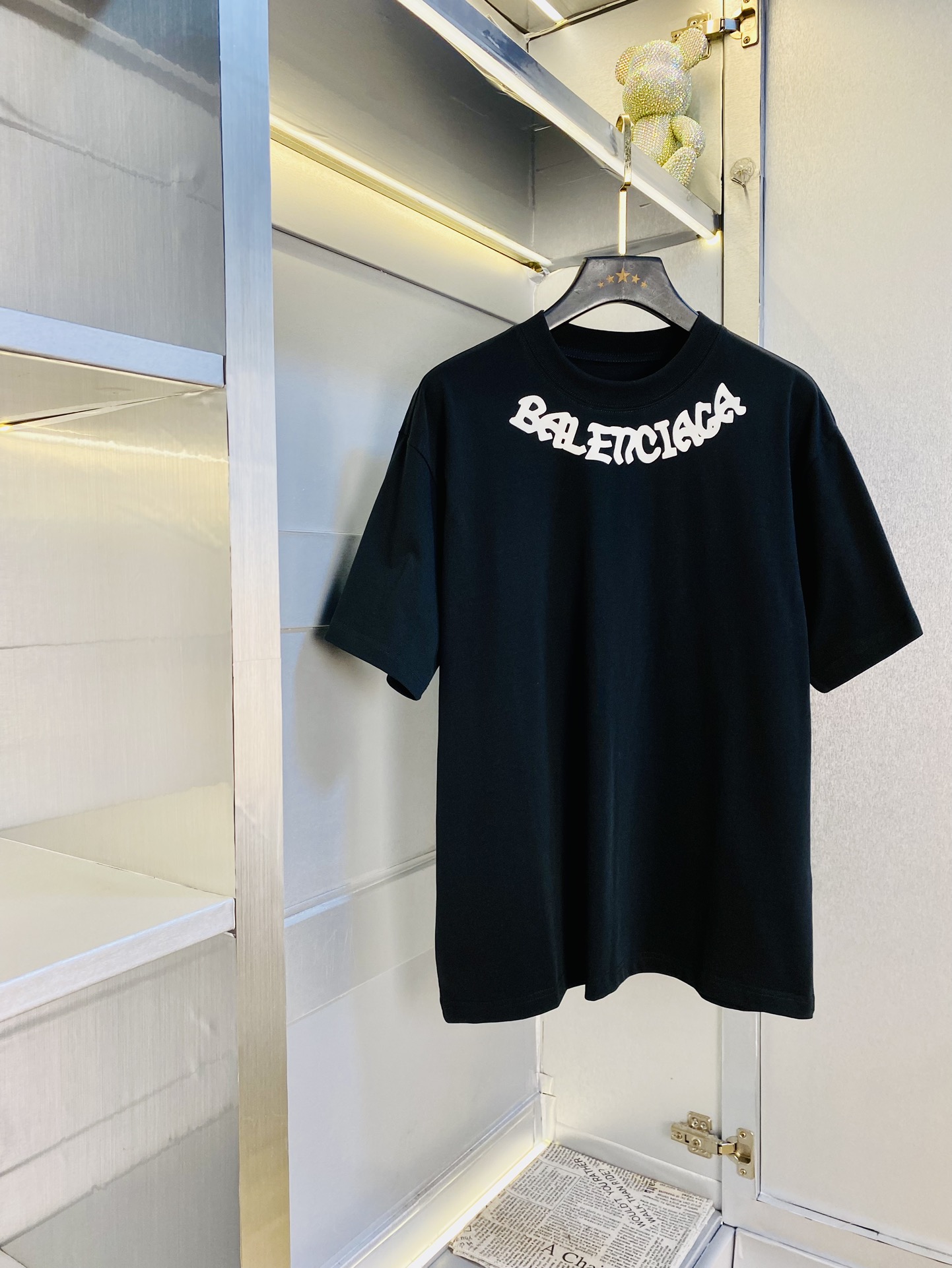 NO:463013,Wear 240 pounds, gospel of fat man, couple outfit Balenciaga, original quality, latest 2025, men's short-sleeved T-shirt, selected counter customized top mercerized cotton imported fabric, all details are perfectly 1 to 1 replica, restore the authentic 100% original hardware, high-end customized auxiliary materials, original factory original standard, excellent upper body effect!  S-3XL (175/130 catties S), balenciaga, balenciaga, T-shirt, tees, t-shirt, alexander wang19860909穿240斤 胖子福音 情侣装巴黎世家Balenciaga 原单品质 2025最新款 男装短袖T恤 精选专柜订制顶级丝光棉进口面料 所有细节做工完美1比1复刻 还原正品百分百 原版五金 高端订制辅料 原厂原标 上身效果超赞！码数偏大S-3XL(175/130斤穿S),,balenciaga,balenciaga,T-shirt,tees，t-shirt,alexander wang,Men's clothing