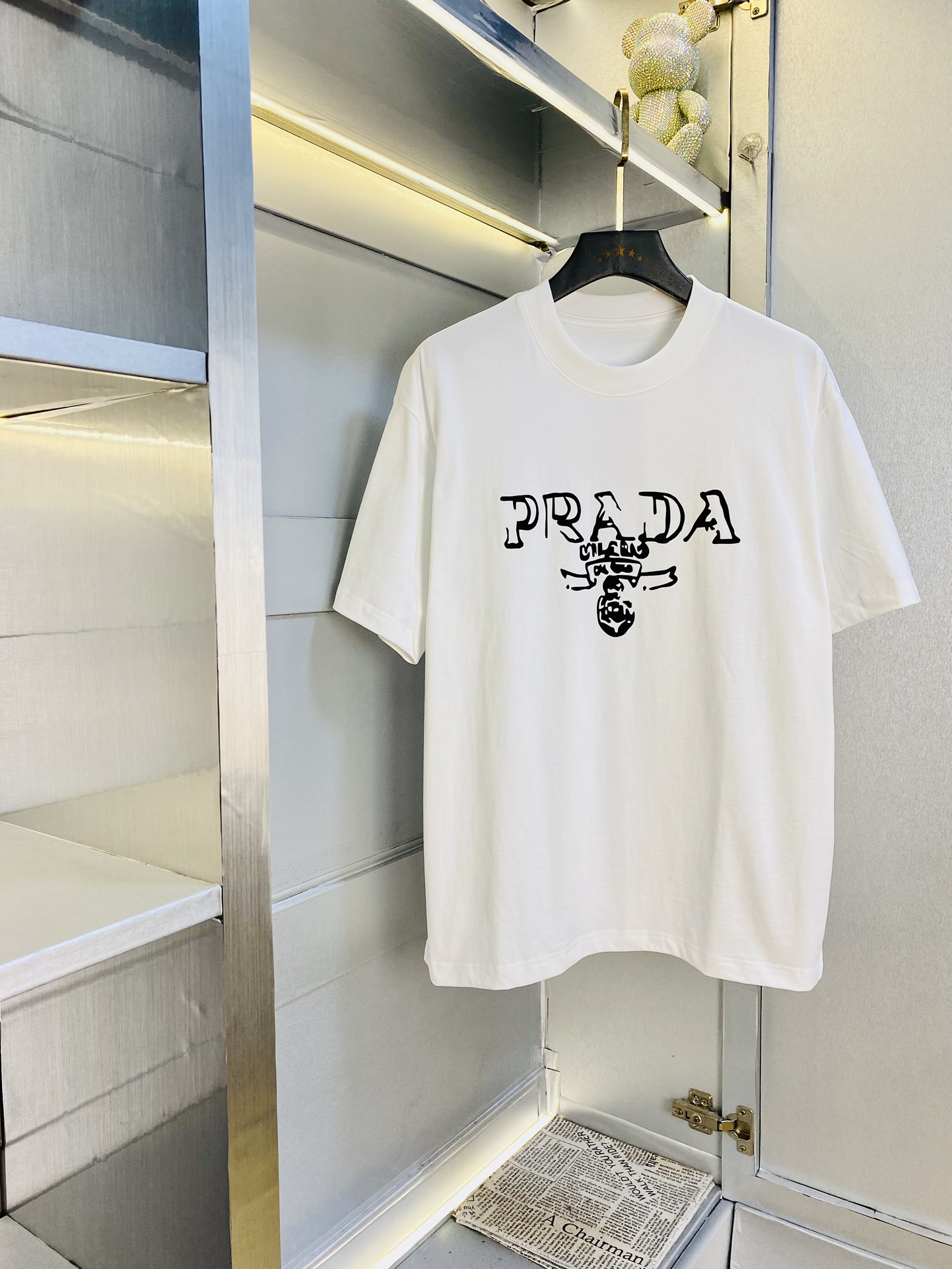 NO:159150,Wear 210 pounds, Fatty Gospel, Couple outfit Prada Prada Original quality, Latest style, Men's short-sleeved T-shirt, Selected counter customized top mercerized cotton imported fabric, all details are perfectly 1 to 1 replica, restore the authentic 100% original hardware, high-end customized auxiliary materials, original factory original standard, excellent upper body effect!  M-3XL (/130 catties M), prada, prada, T-shirt, tees, t-shirt, alexander wang19860909穿210斤 胖子福音 情侣装普拉达Prada 原单品质 最新款 男装短袖T恤 精选专柜订制顶级丝光棉进口面料 所有细节做工完美1比1复刻 还原正品百分百 原版五金 高端订制辅料 原厂原标 上身效果超赞！码数偏大M-3XL(/130斤穿M),,prada,prada,T-shirt,tees，t-shirt,alexander wang,Men's clothing