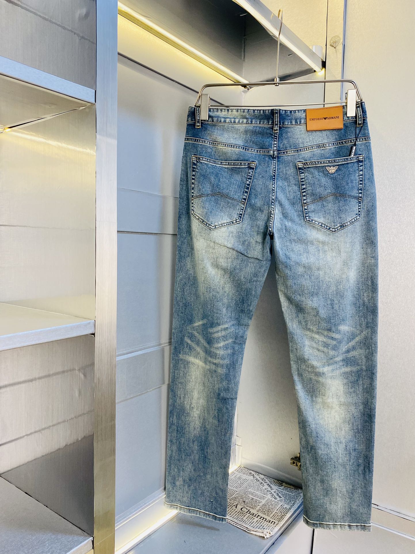 NO:159137,Original single product, 220 catties Armani Armani, spring and summer thin new styles are available at the same time, fashionable casual pants, straight jeans, elastic jeans, imported original fabric, comfortable and breathable upper body, top craft hardware accessories. Very high-end, super positive style, fashionable and stylish upper body!  A must-have item in the closet!  Size 29-40, Armani, Armani, Jeans, Alexander wang19860909原单货 可穿220斤阿玛尼Armani 春夏款薄款新款专柜同步有售,时尚休闲裤直筒牛仔裤弹力牛仔裤,进口原版面料,上身舒适透气,顶级工艺五金配饰.档次极高,版型超正,上身时尚有型！衣橱必备单品！尺码29-40,,armani,armani,jeans,alexander wang,Men's clothing