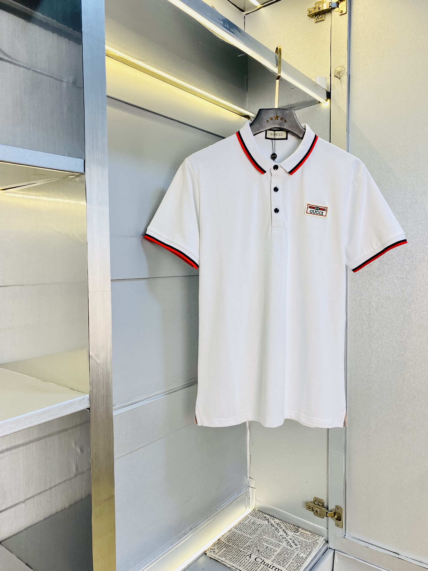 NO:512439,Gucci original single quality 2025 latest clothes, short-sleeved lapel, short-sleeved Polo, selected counter customized top-grade imported red mercerized cotton fabric, all details are perfectly 1 to 1 replica, restore the authentic 100% original hardware, high-end customized auxiliary materials, original factory original standard, excellent upper body effect, code number M-3XL,,gucci, T-shirt,alexander wang19860909古奇Gucci 原单品质 2025最新款衣服 短袖翻领短袖Polo 精选专柜订制顶级朱地丝光棉进口面料 所有细节做工完美1比1复刻 还原正品百分百 原版五金 高端订制辅料 原厂原标 上身效果超赞 码数 M-3XL,,gucci,T-shirt,alexander wang,Men's clothing