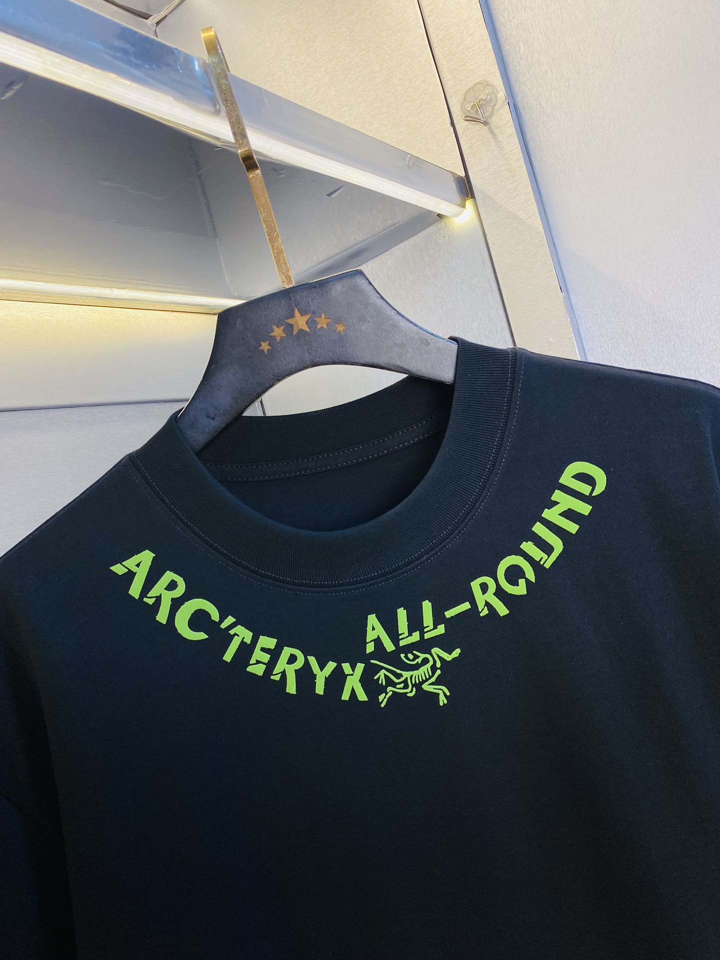 P230 🔥穿210斤 胖子福音 情侣装💞始祖鸟Arcteryx 原单品质 2025最新款 男装短袖T恤 精选专柜订制顶级🐥丝光棉🐥进口面料 所有细节做工完美1比1复刻 还原正品百分百 原版五金 高端订制辅料 原厂原标 上身效果超赞！码数偏大：M-3XL(175/130斤穿M)