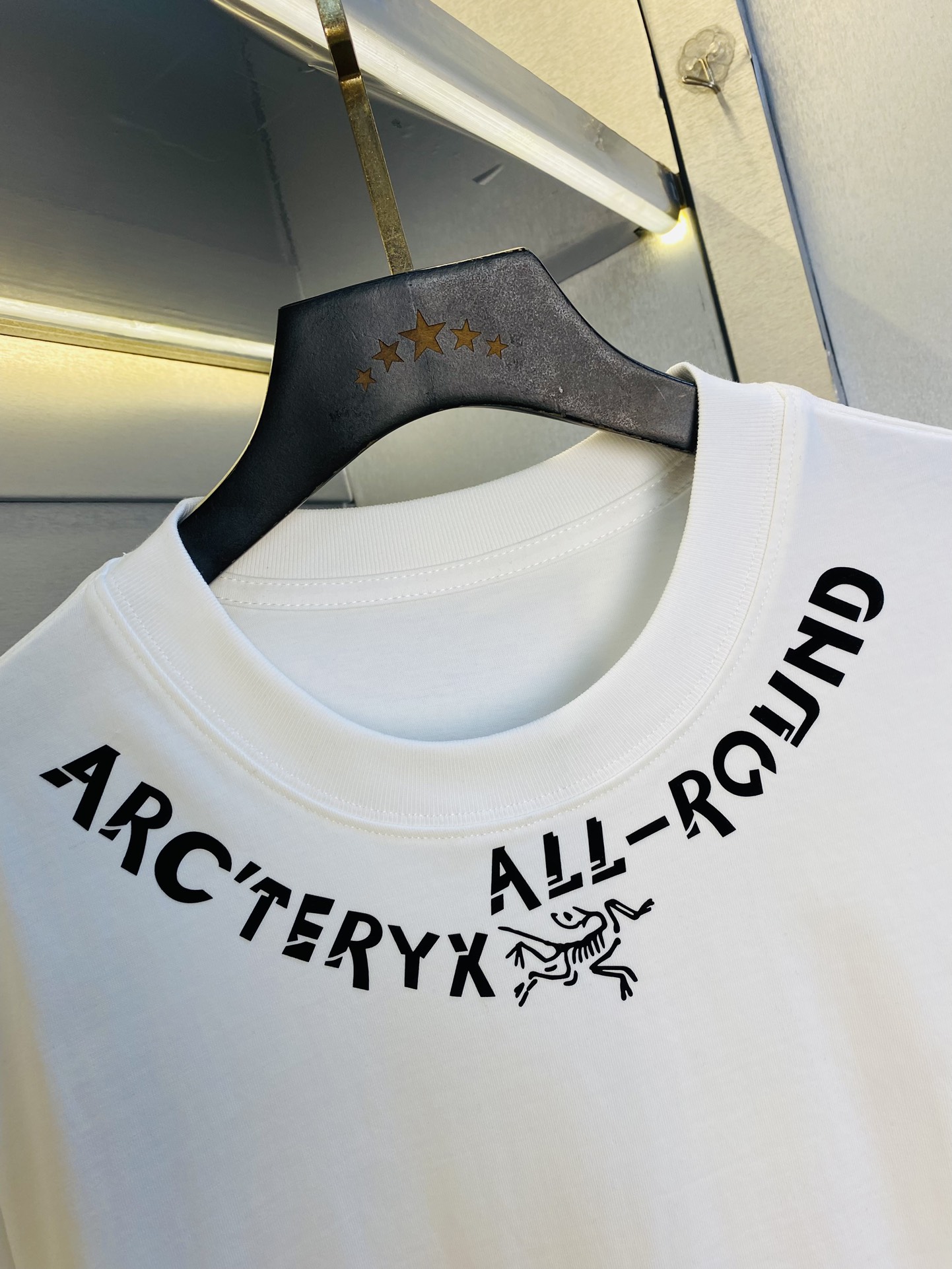 P230 🔥穿210斤 胖子福音 情侣装💞始祖鸟Arcteryx 原单品质 2025最新款 男装短袖T恤 精选专柜订制顶级🐥丝光棉🐥进口面料 所有细节做工完美1比1复刻 还原正品百分百 原版五金 高端订制辅料 原厂原标 上身效果超赞！码数偏大：M-3XL(175/130斤穿M)