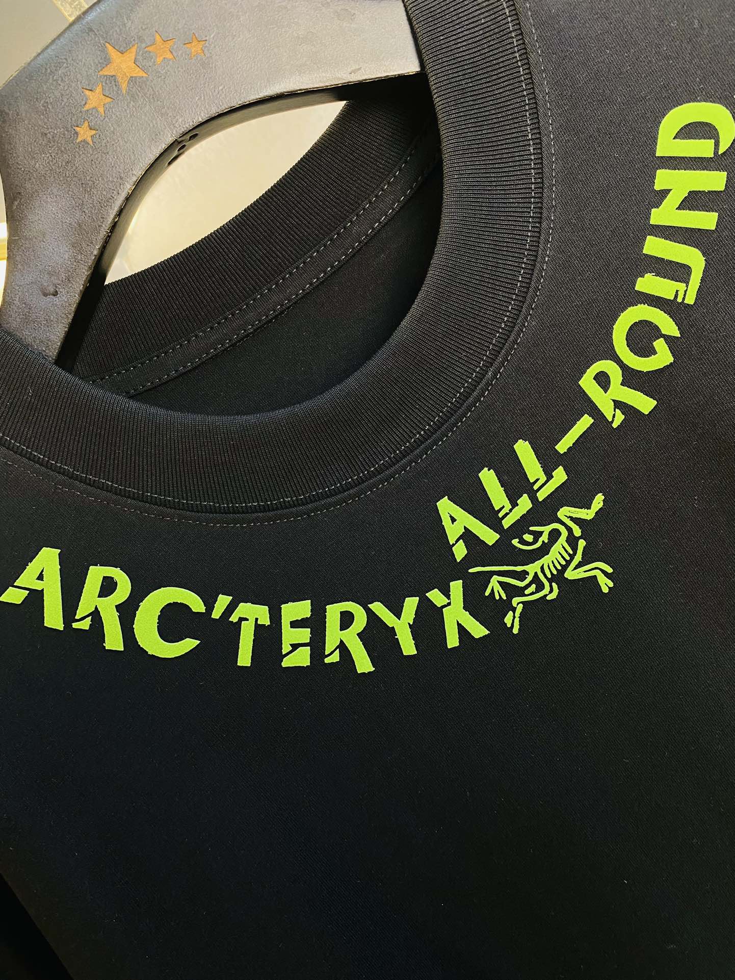 P230 🔥穿210斤 胖子福音 情侣装💞始祖鸟Arcteryx 原单品质 2025最新款 男装短袖T恤 精选专柜订制顶级🐥丝光棉🐥进口面料 所有细节做工完美1比1复刻 还原正品百分百 原版五金 高端订制辅料 原厂原标 上身效果超赞！码数偏大：M-3XL(175/130斤穿M)