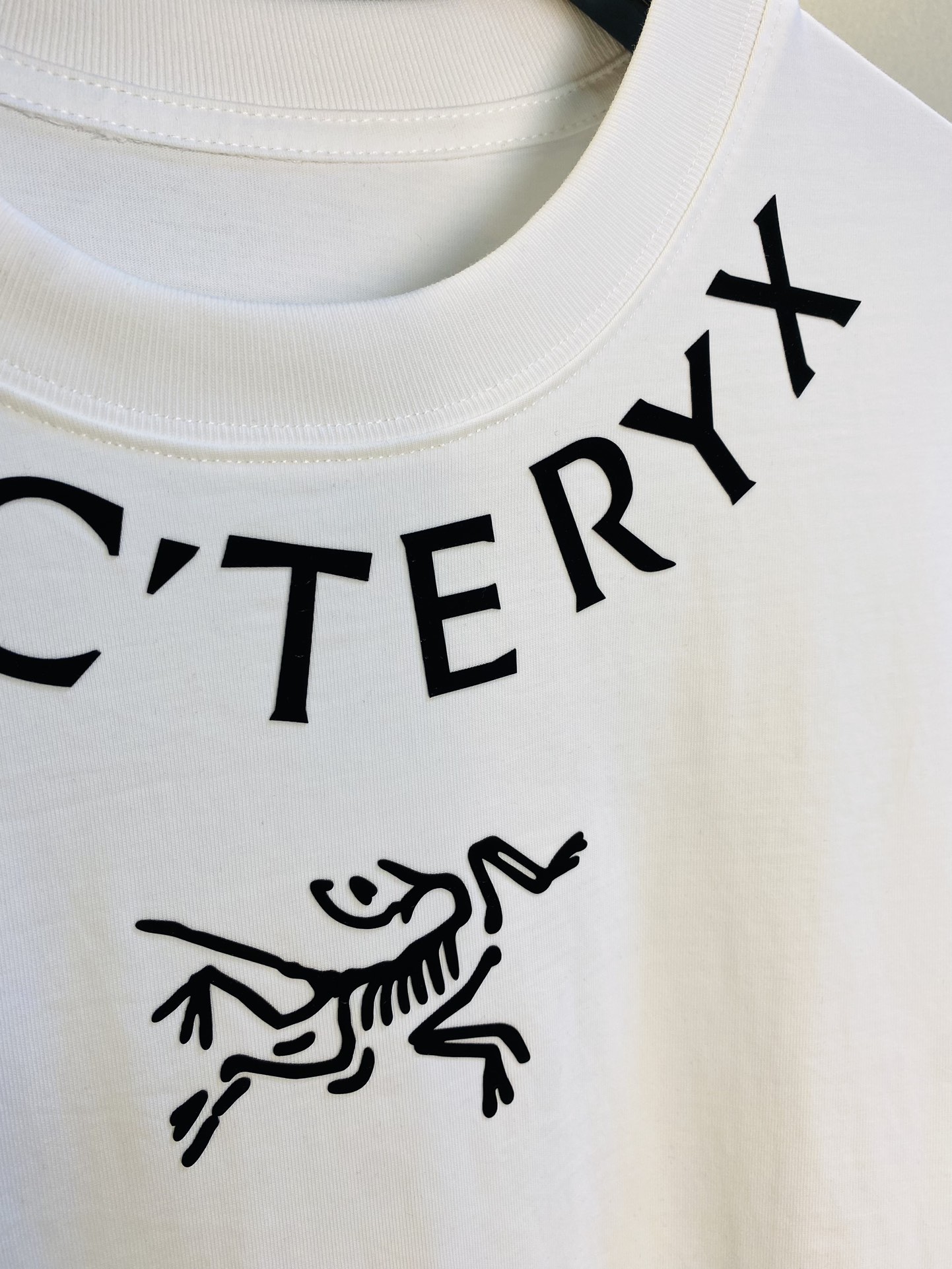 P230 🔥穿210斤 胖子福音 情侣装💞始祖鸟Arcteryx 原单品质 2025最新款 男装短袖T恤 精选专柜订制顶级🐥丝光棉🐥进口面料 所有细节做工完美1比1复刻 还原正品百分百 原版五金 高端订制辅料 原厂原标 上身效果超赞！码数偏大：M-3XL(175/130斤穿M)