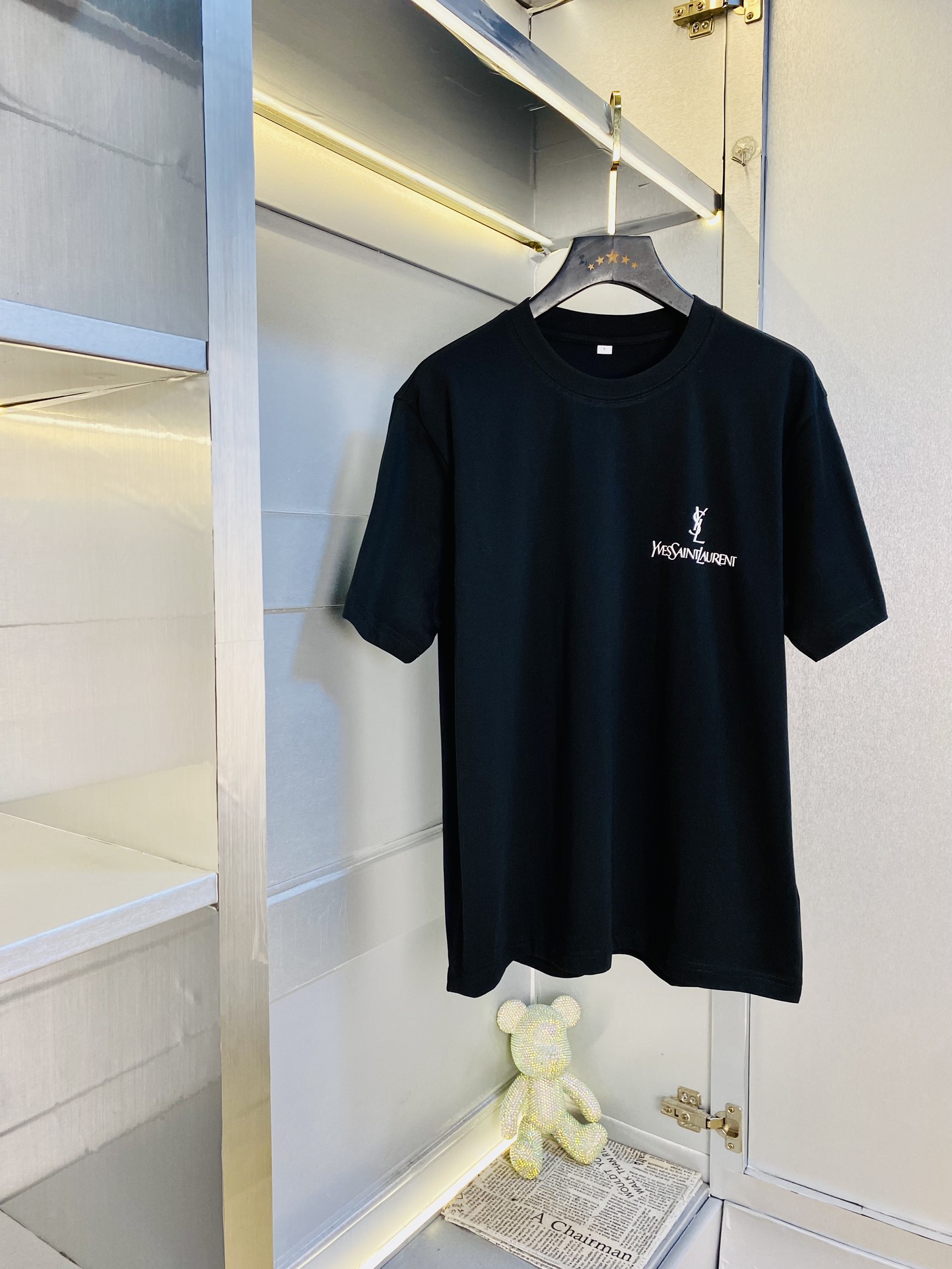 NO:133752,Wearing 210 pounds, Fatty Gospel, couple outfit, Saint Laurent YSL, original quality, latest style, men's short-sleeved T-shirt, selected counter customized top mercerized cotton imported fabric, all details are perfectly 1 to 1 replica, restore the authentic 100% original hardware, high-end customized auxiliary materials, original factory original standard, excellent upper body effect!  M-3XL (175/130 catties M), saint laurent, saint laurent, T-shirt, tees, t-shirt, alexander wang19860909穿210斤 胖子福音 情侣装圣罗兰YSL 原单品质 最新款 男装短袖T恤 精选专柜订制顶级丝光棉进口面料 所有细节做工完美1比1复刻 还原正品百分百 原版五金 高端订制辅料 原厂原标 上身效果超赞！码数偏大M-3XL(175/130斤穿M),,saint laurent,saint laurent,T-shirt,tees，t-shirt,alexander wang,Men's clothing