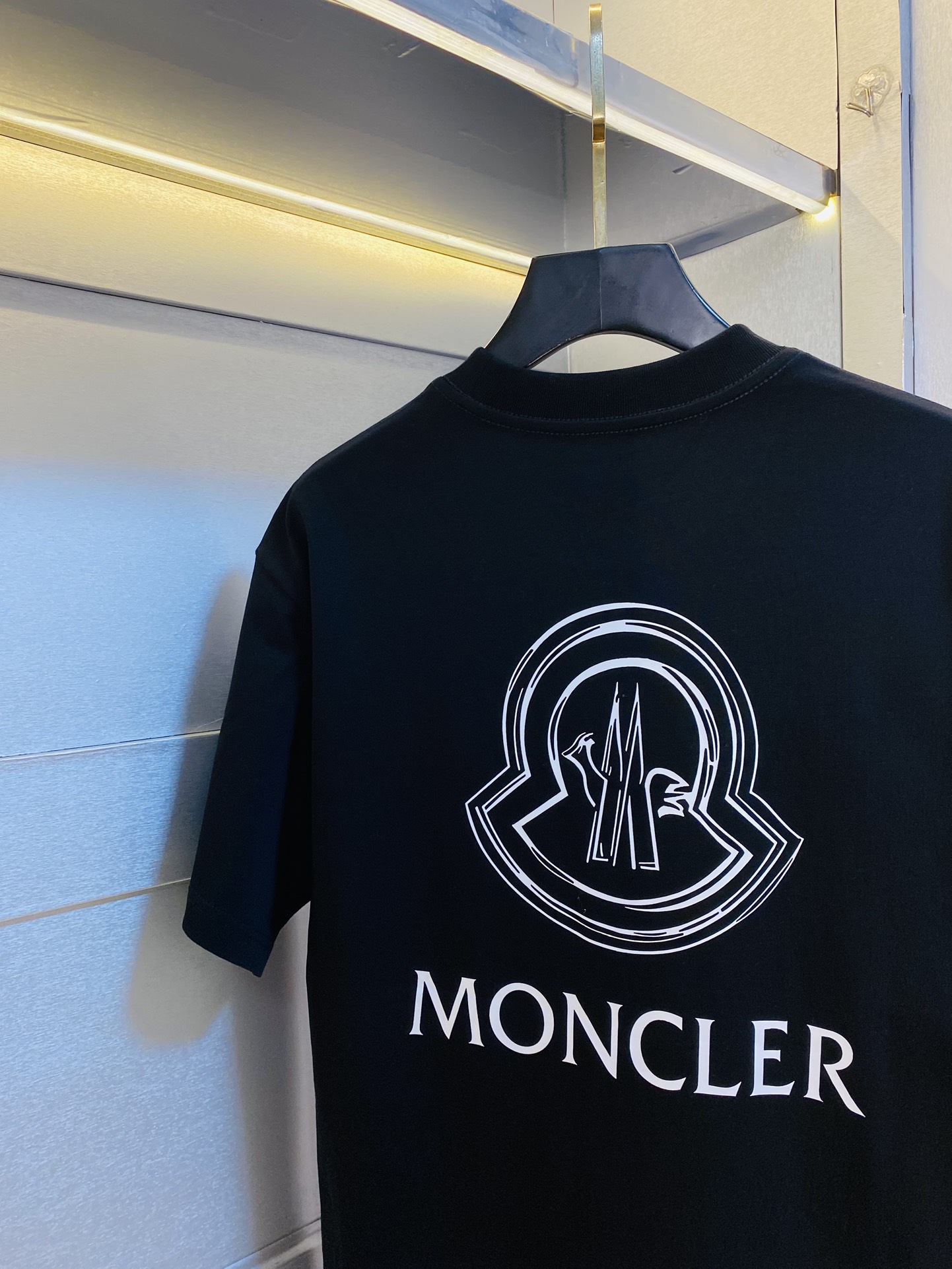 P230 🔥穿210斤 胖子福音 情侣装💞蒙口Moncler 原单品质 2025最新款 男装短袖T恤 精选专柜订制顶级🐥丝光棉🐥进口面料 所有细节做工完美1比1复刻 还原正品百分百 原版五金 高端订制辅料 原厂原标 上身效果超赞！码数偏大：M-3XL(175/130斤穿M)
