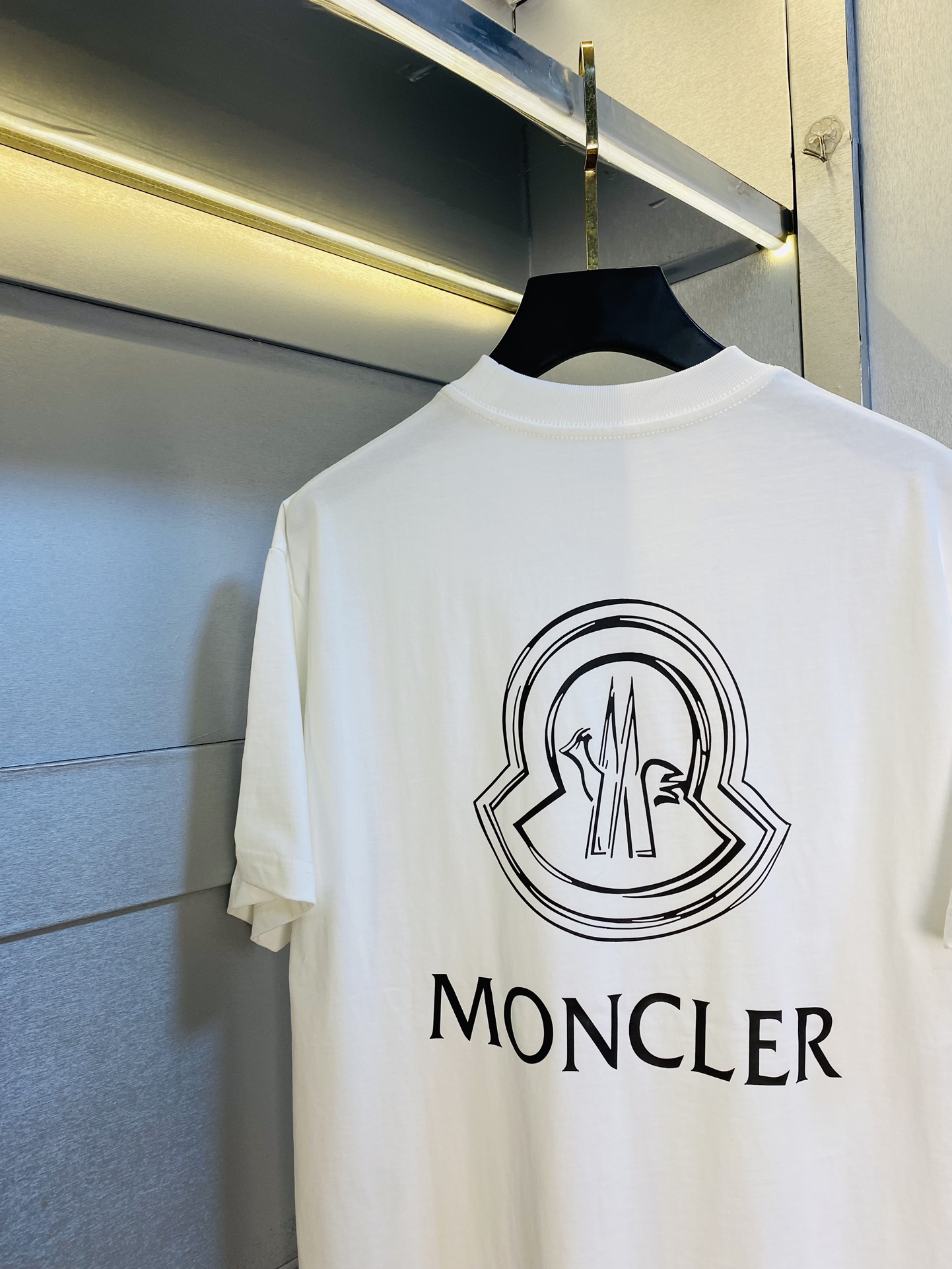 P230 🔥穿210斤 胖子福音 情侣装💞蒙口Moncler 原单品质 2025最新款 男装短袖T恤 精选专柜订制顶级🐥丝光棉🐥进口面料 所有细节做工完美1比1复刻 还原正品百分百 原版五金 高端订制辅料 原厂原标 上身效果超赞！码数偏大：M-3XL(175/130斤穿M)