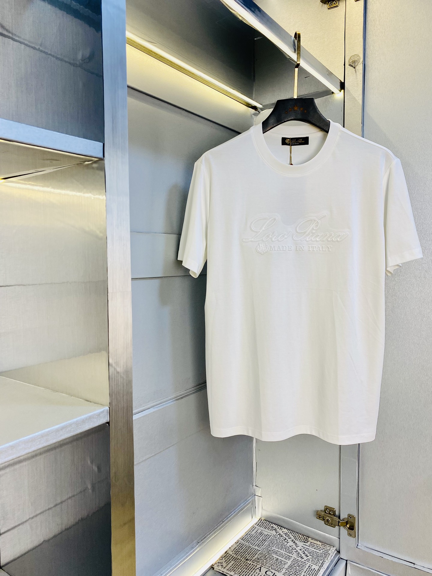 NO:469659,The same style on the official website can wear 205 catties. Nuoyoupianya Lp. Original single quality. Latest short-sleeved style. Selected counter customized top-grade double mercerized cotton imported fabric. All details are perfectly 100% replicated. Original hardware. High-end customized auxiliary materials. Original original mark. Excellent upper body effect. Number of codes. M-4XL,,loro piano,T-shirt,alexander wang.19860909官网同款可穿205斤 诺悠翩雅Lp 原单品质 最新款短袖 精选专柜订制顶级双丝光棉进口面料 所有细节做工完美1比1复刻 还原正品百分百 原版五金 高端订制辅料 原厂原标 上身效果超赞 码数 M-4XL,,loro piana,T-shirt,alexander wang,Men's clothing