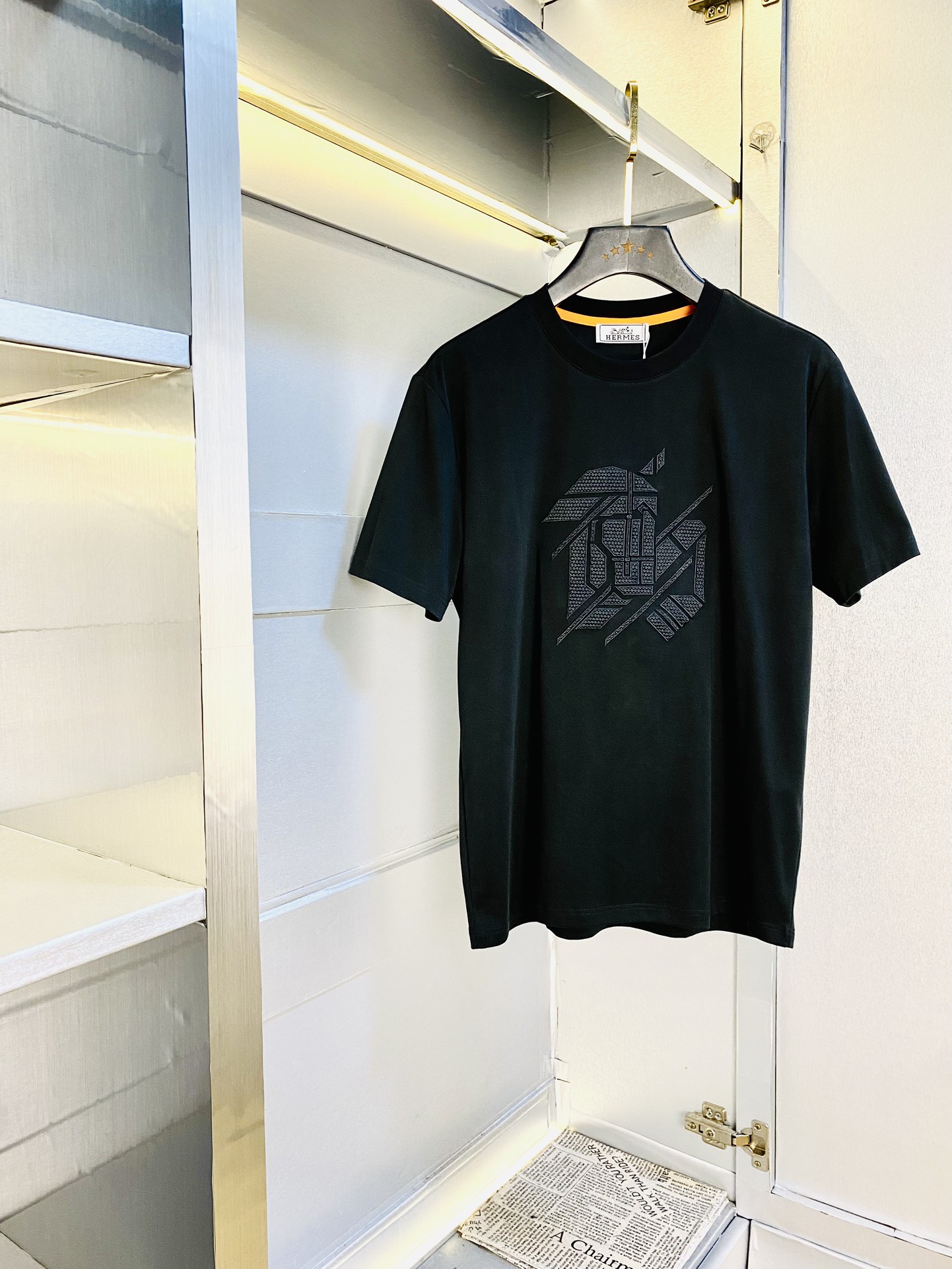 NO:133740,The same style on the official website can wear 205 catties. Hermes Hermes original single quality. The latest short-sleeved style. Selected counter customized top-grade double mercerized cotton imported fabric. All details are perfectly 100% replicated. Original hardware. High-end customized auxiliary materials. Original original mark. The upper body effect is excellent. Number of codes. M-4XL,,hermes,hermes,T-shirt,alexander wang.19860909官网同款可穿205斤 爱马仕Hermes 原单品质 最新款短袖 精选专柜订制顶级双丝光棉进口面料 所有细节做工完美1比1复刻 还原正品百分百 原版五金 高端订制辅料 原厂原标 上身效果超赞 码数 M-4XL,,hermes,hermes,T-shirt,alexander wang,Men's clothing