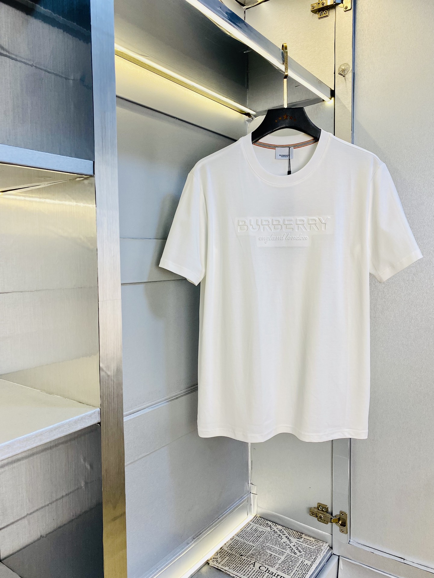 NO:446651,The same style on the official website can wear 205 catties. Burberry Burberry original single quality. The latest short-sleeved style. Selected counter customized top-grade double mercerized cotton imported fabric. All details are perfectly 100% replicated. Original hardware. High-end customized auxiliary materials. Original original mark. The upper body effect is excellent. Number of codes. M-4XL,,burberry,burberry,T-shirt,alexander wang.19860909官网同款可穿205斤 巴宝莉Burberry 原单品质 最新款短袖 精选专柜订制顶级双丝光棉进口面料 所有细节做工完美1比1复刻 还原正品百分百 原版五金 高端订制辅料 原厂原标 上身效果超赞 码数 M-4XL,,burberry,burberry,T-shirt,alexander wang,Men's clothing