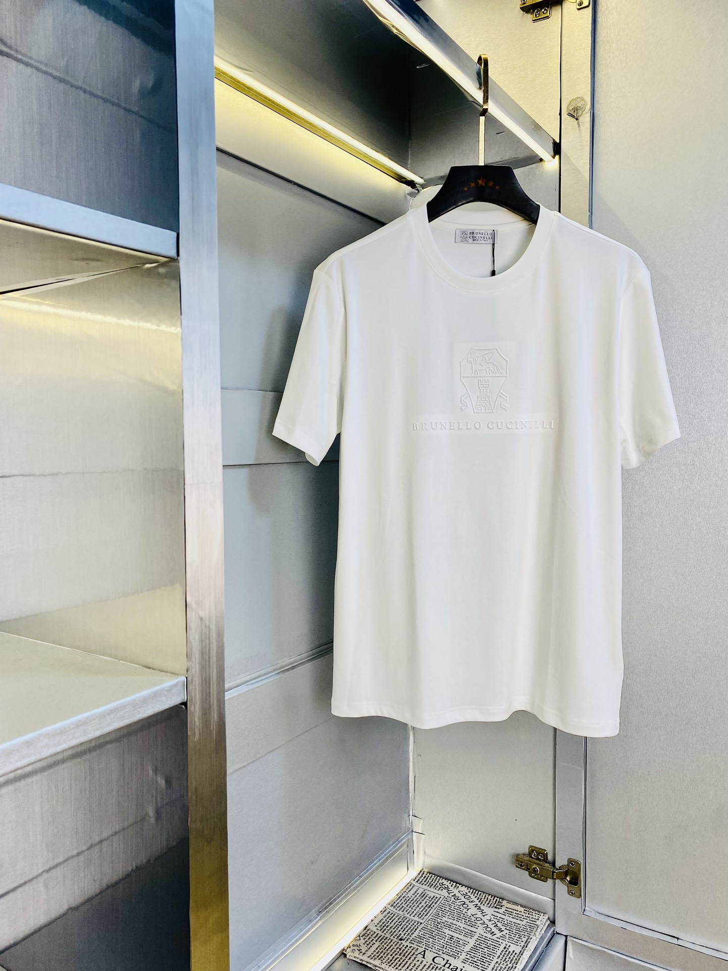 NO:509250,The same style on the official website can wear 205 catties Bc Original single quality 2025 latest short-sleeved style selected counter customized top-grade double mercerized cotton imported fabric. All details are perfectly 100% replicated. Original hardware. High-end customized auxiliary materials. Original original mark. Excellent upper body effect. Number of codes M-4XL,,T-shirt,alexander wang19860909官网同款可穿205斤 Bc 原单品质 2025最新款短袖 精选专柜订制顶级双丝光棉进口面料 所有细节做工完美1比1复刻 还原正品百分百 原版五金 高端订制辅料 原厂原标 上身效果超赞 码数 M-4XL,,T-shirt,alexander wang,Men's clothing