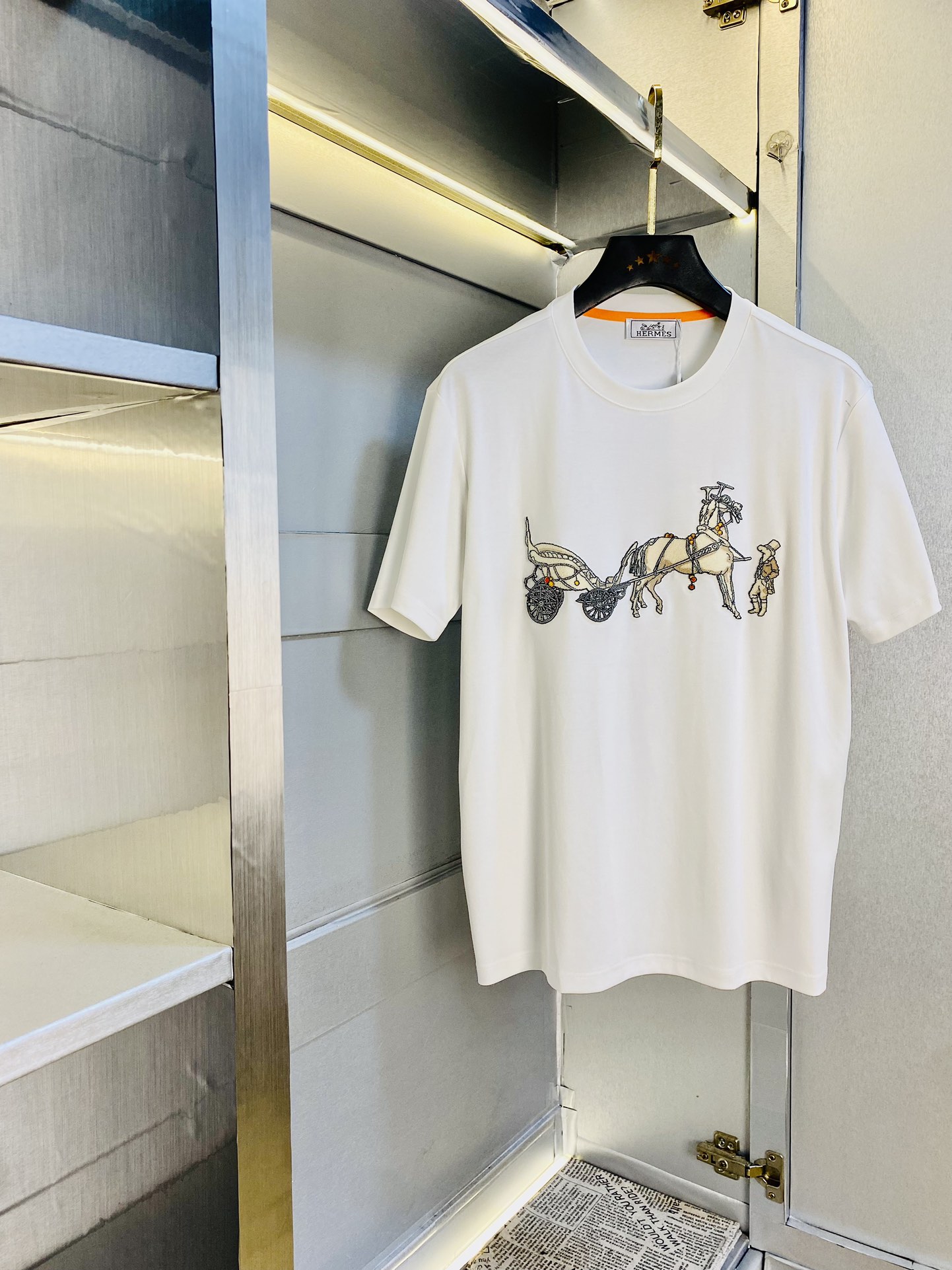 NO:424539,The same style on the official website can wear 205 catties. Hermes Hermes original single quality. The latest short-sleeved style. Selected counter customized top-grade double mercerized cotton imported fabric. All details are perfectly 100% replicated. Original hardware. High-end customized auxiliary materials. Original original mark. The upper body effect is excellent. Number of codes. M-4XL,,hermes,hermes,T-shirt,alexander wang.19860909官网同款可穿205斤 爱马仕Hermes 原单品质 最新款短袖 精选专柜订制顶级双丝光棉进口面料 所有细节做工完美1比1复刻 还原正品百分百 原版五金 高端订制辅料 原厂原标 上身效果超赞 码数 M-4XL,,hermes,hermes,T-shirt,alexander wang,Men's clothing